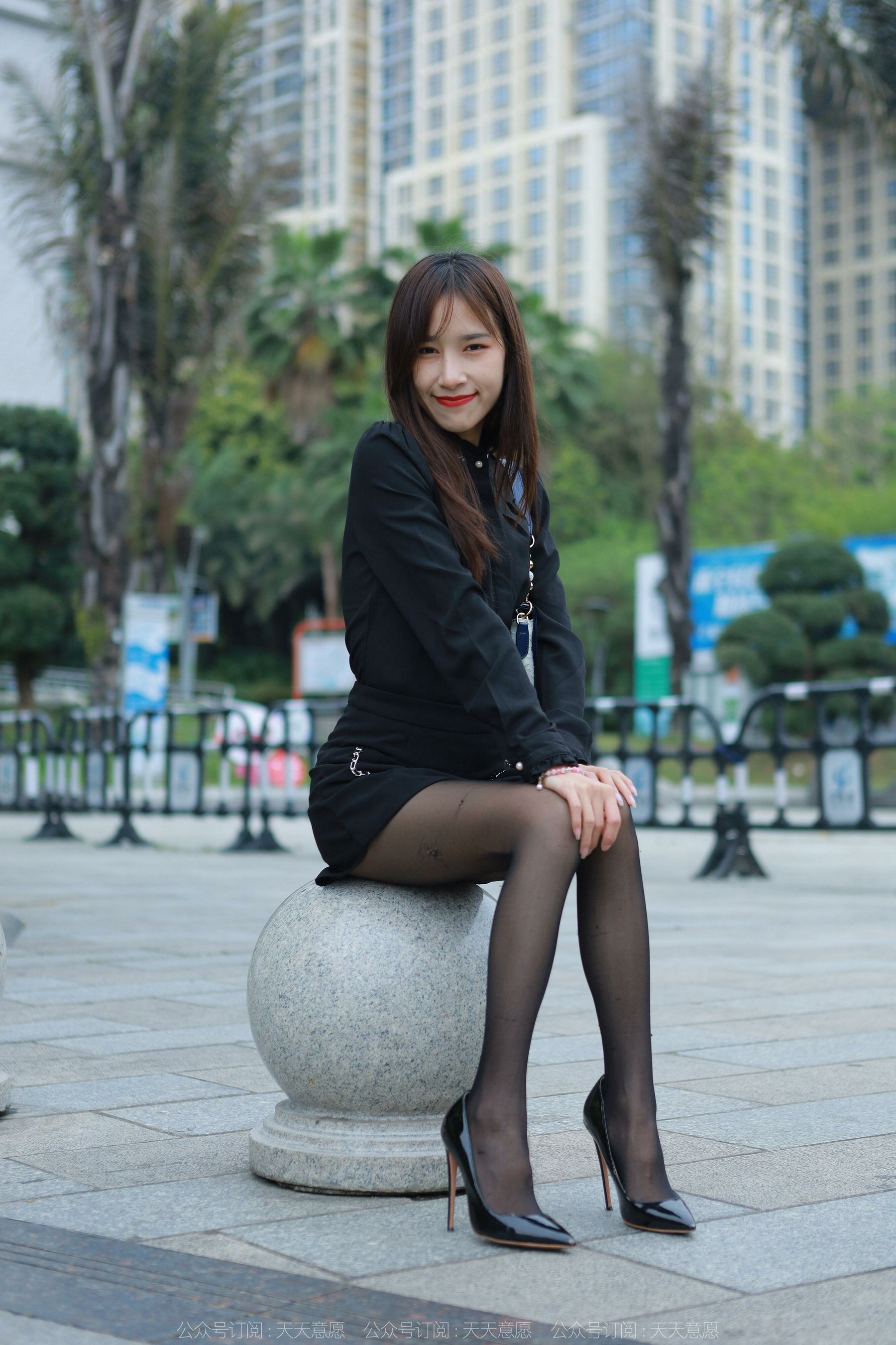 [异思趣向IESS] 模特：美子 《红唇黑丝》第11张