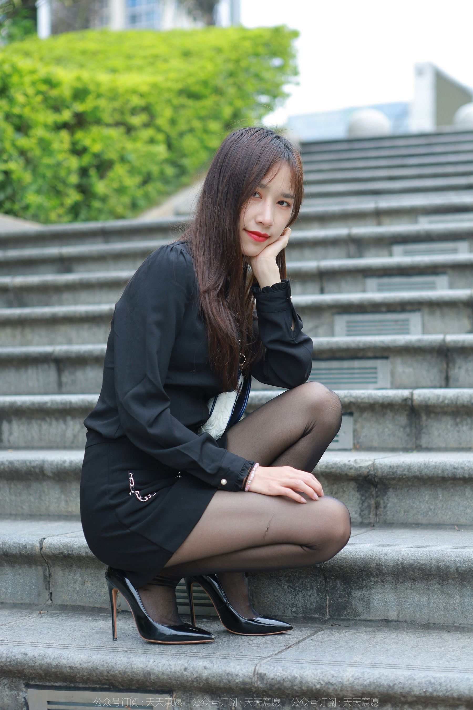 [异思趣向IESS] 模特：美子 《红唇黑丝》第17张