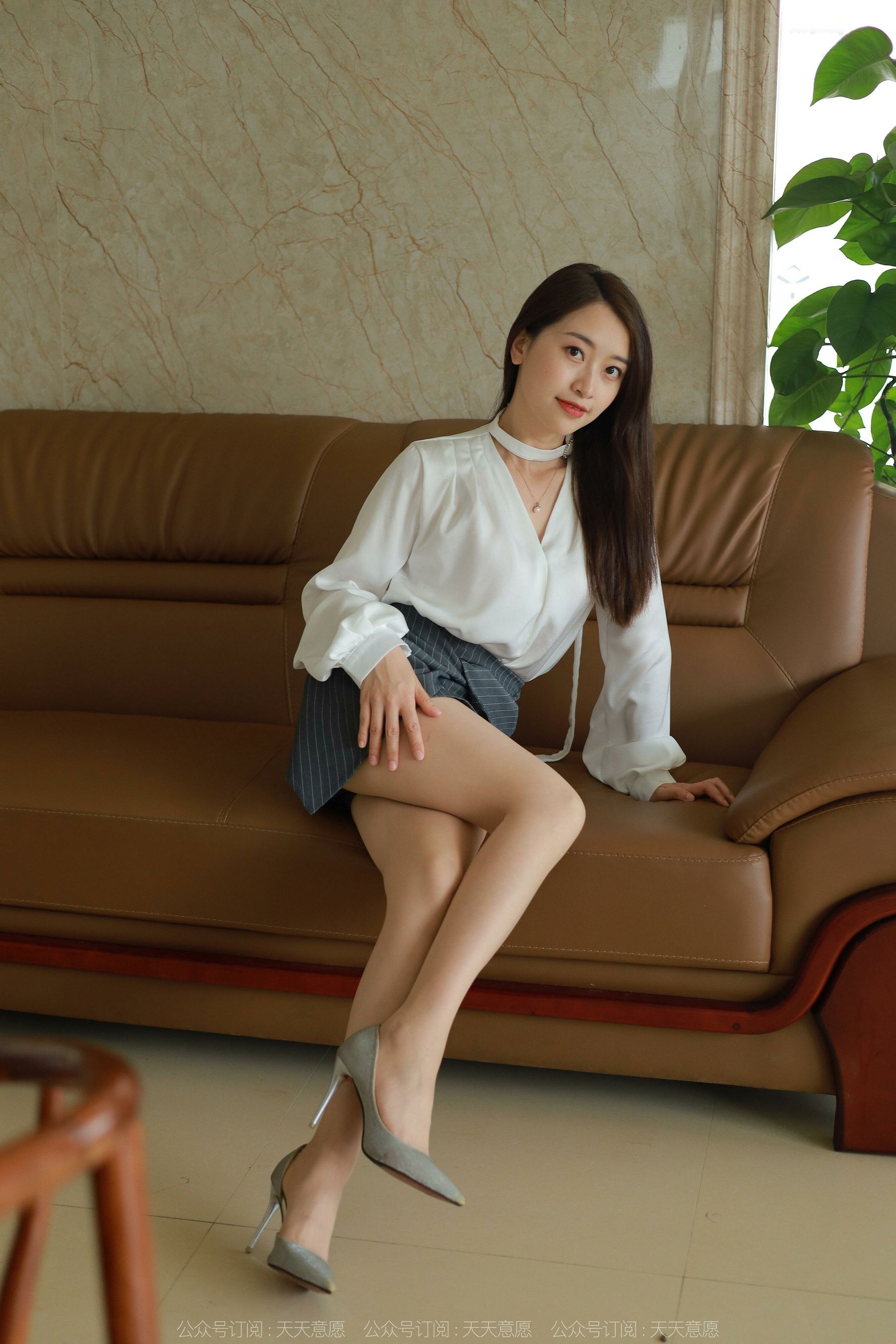 [IESS异思趣向]  模特：小婕 《美女接待员》第1张