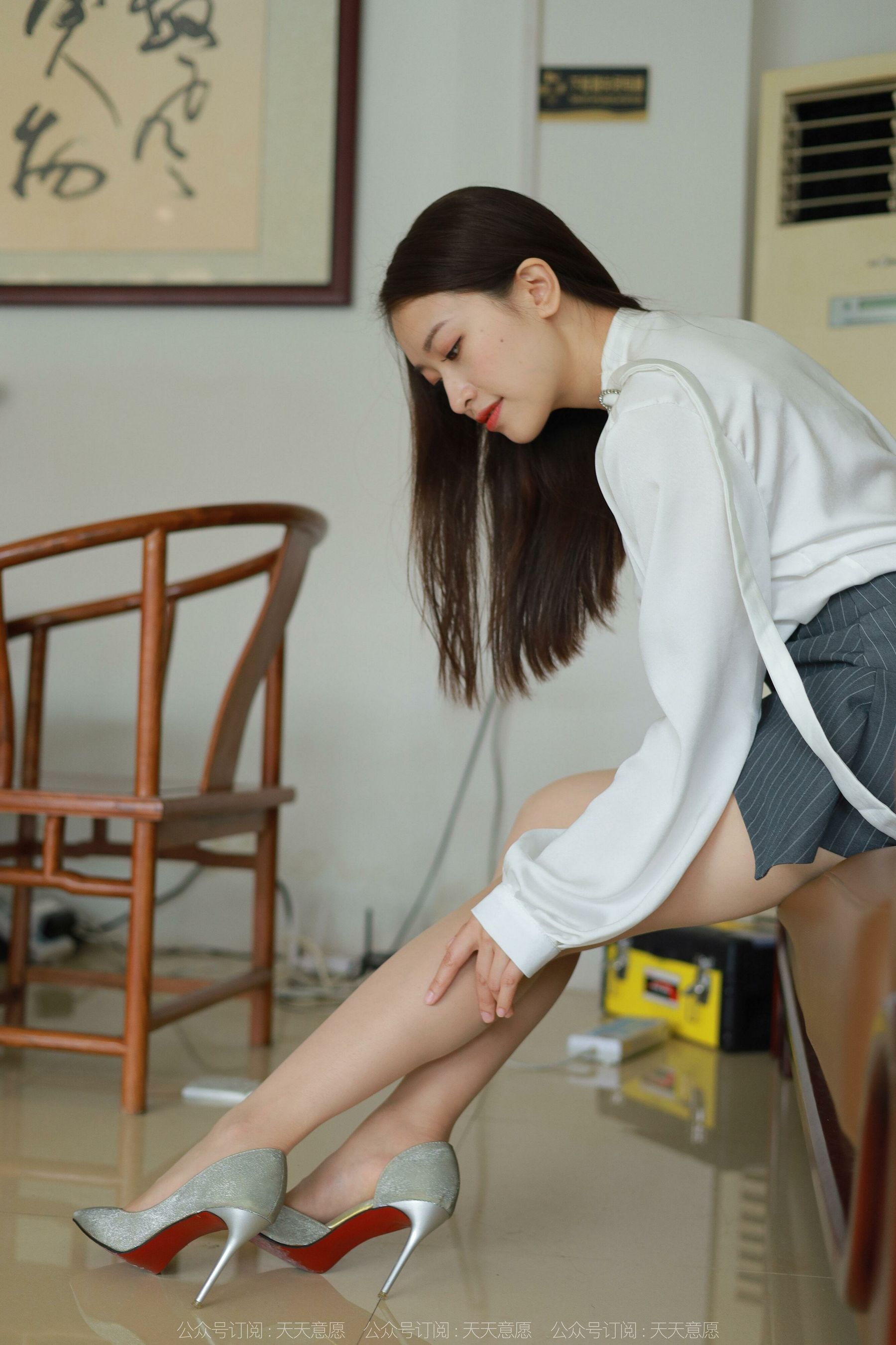 [IESS异思趣向]  模特：小婕 《美女接待员》第2张