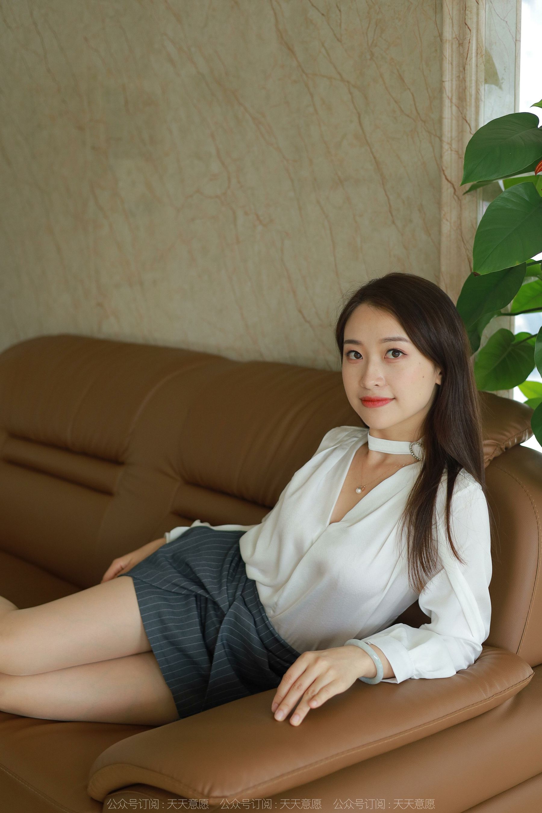 [IESS异思趣向]  模特：小婕 《美女接待员》第5张