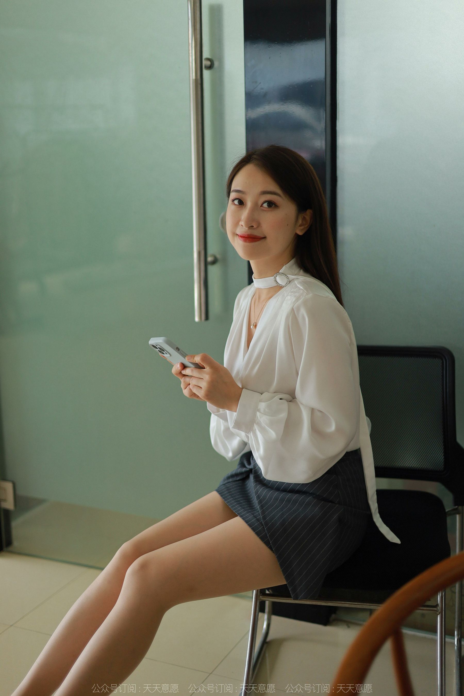 [IESS异思趣向]  模特：小婕 《美女接待员》第10张