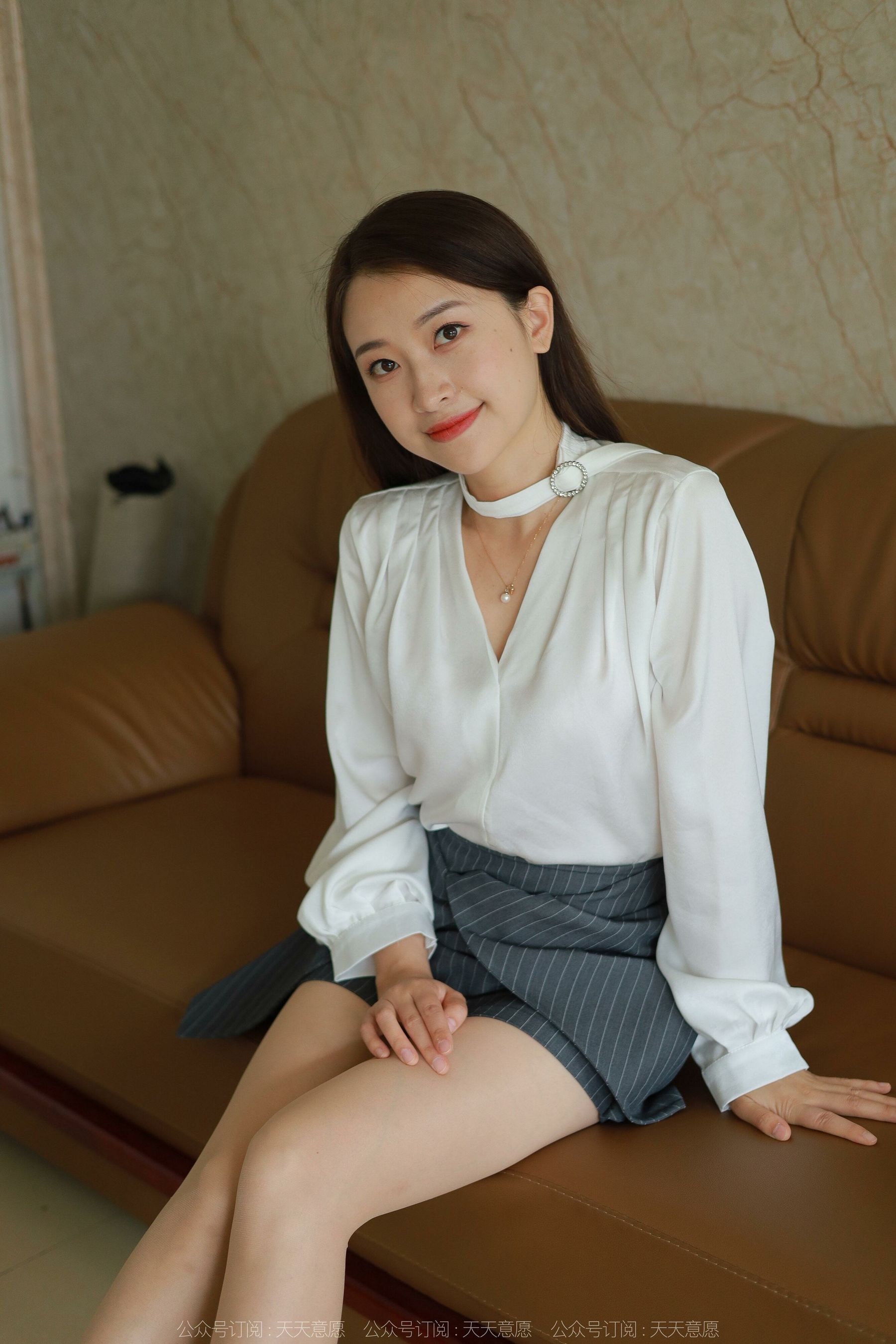 [IESS异思趣向]  模特：小婕 《美女接待员》第15张