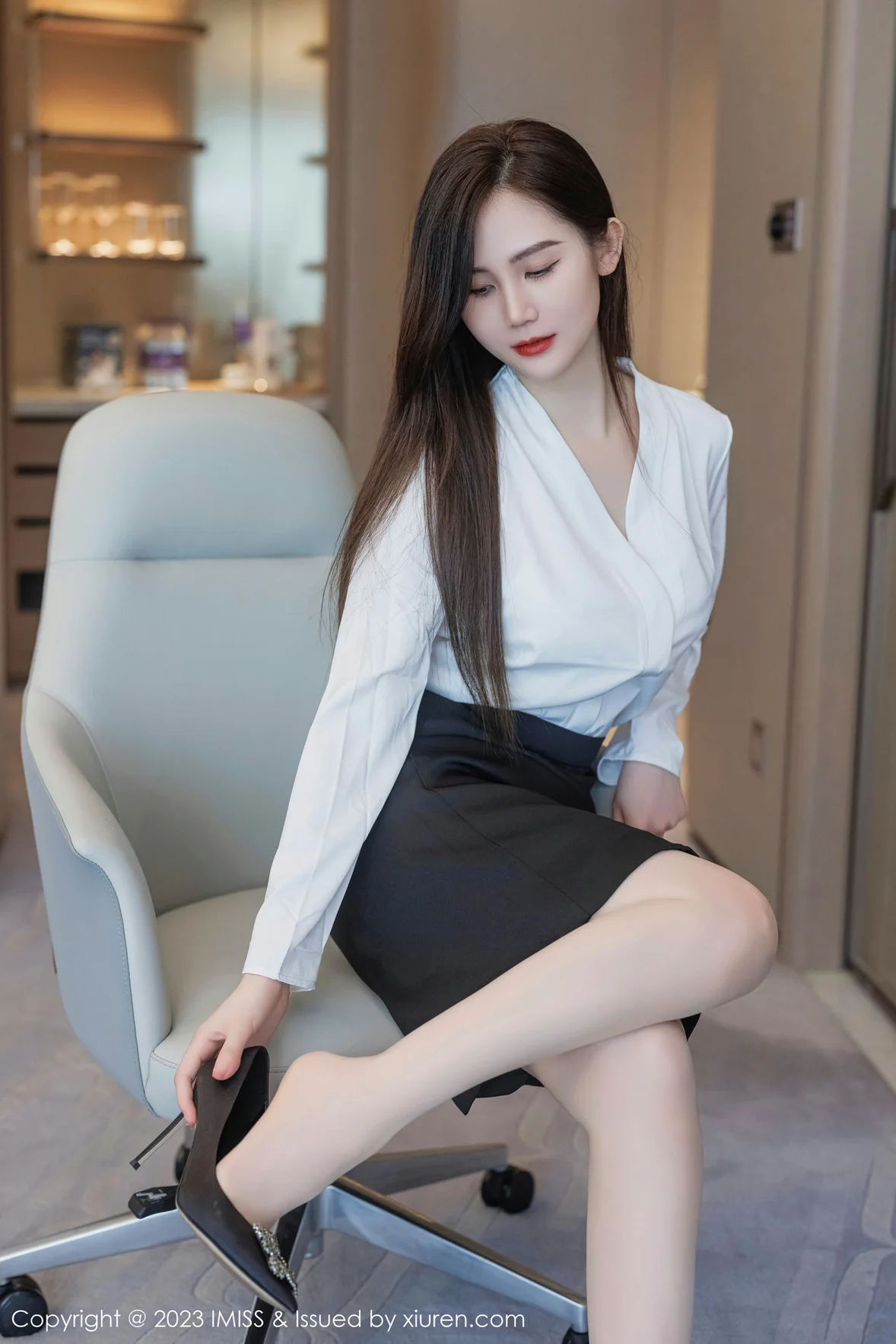  爱蜜社 Vol.739 SISY思 黑色Ol性感写真 [48P]第5张