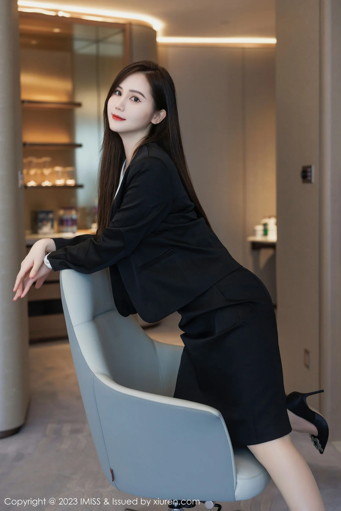  爱蜜社 Vol.739 SISY思 黑色Ol性感写真 [48P]第4张