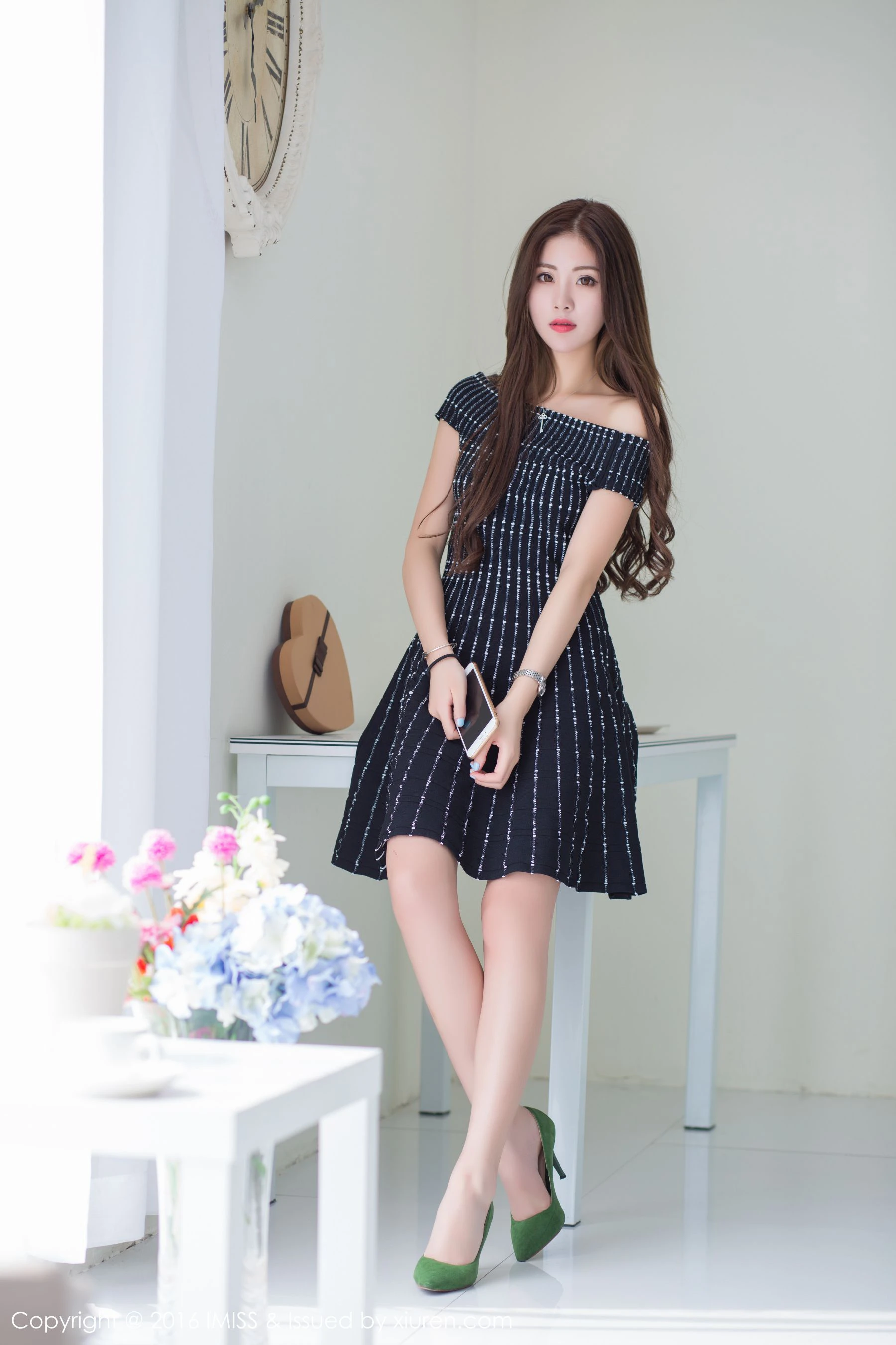  菲儿《亭亭玉立、秀色可餐》 爱蜜社IMiss Vol.090第12张