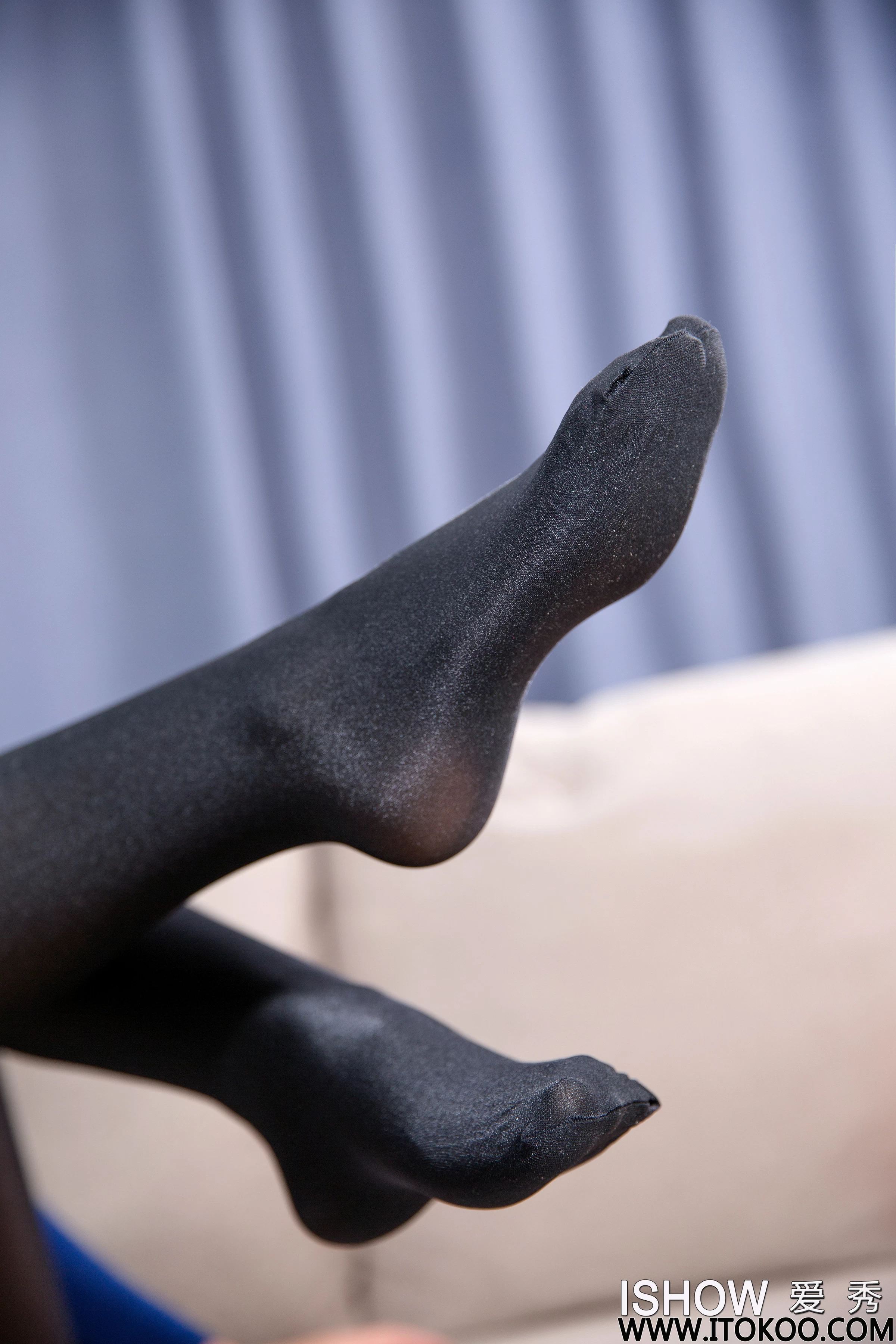 [ISHOW爱秀]2023-03-25 NO.357 程佳佳Jane 蓝色紧身连体衣加黑丝美腿性感写真集第9张