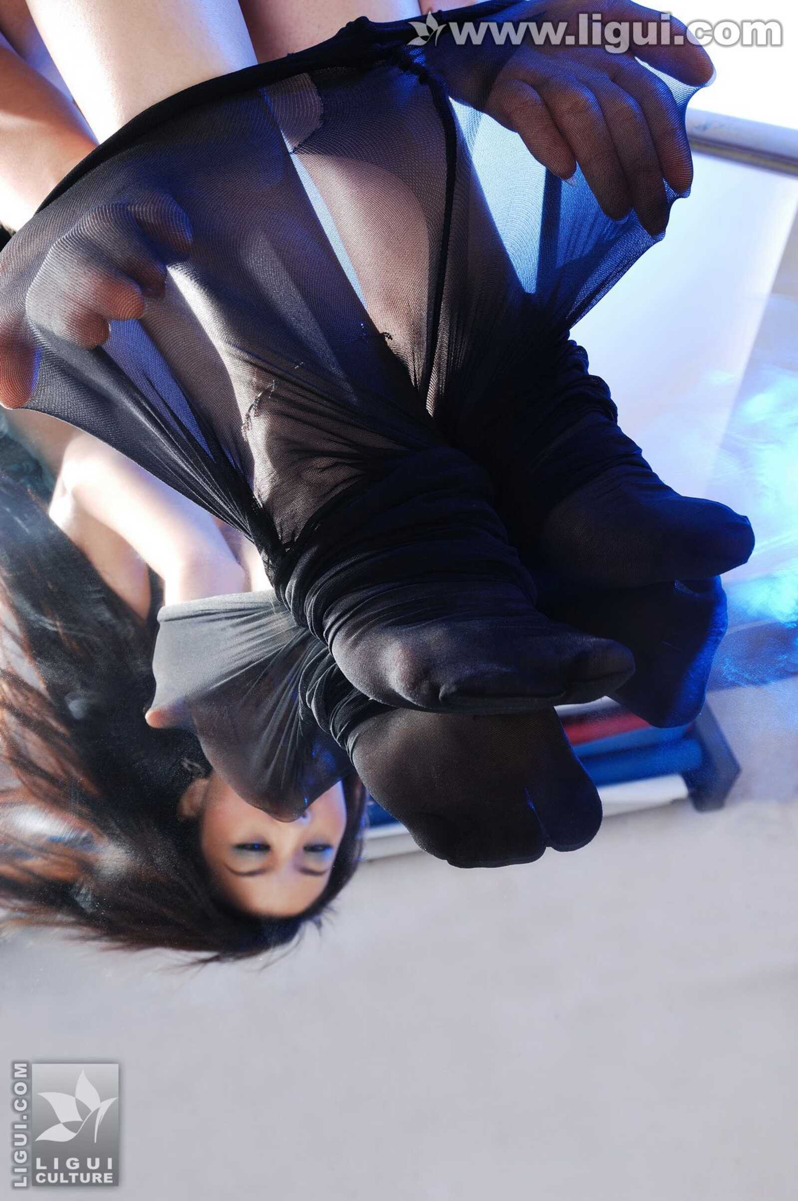 Model 小露露《狂野黑丝白皙美腿视觉盛宴》 [丽柜第6张