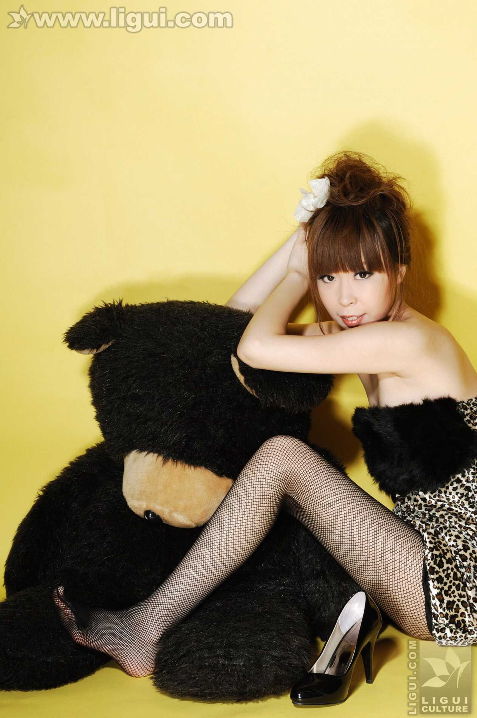 Model Vicky《与小熊玩偶之间的黑丝摩登秀》 [丽柜第9张