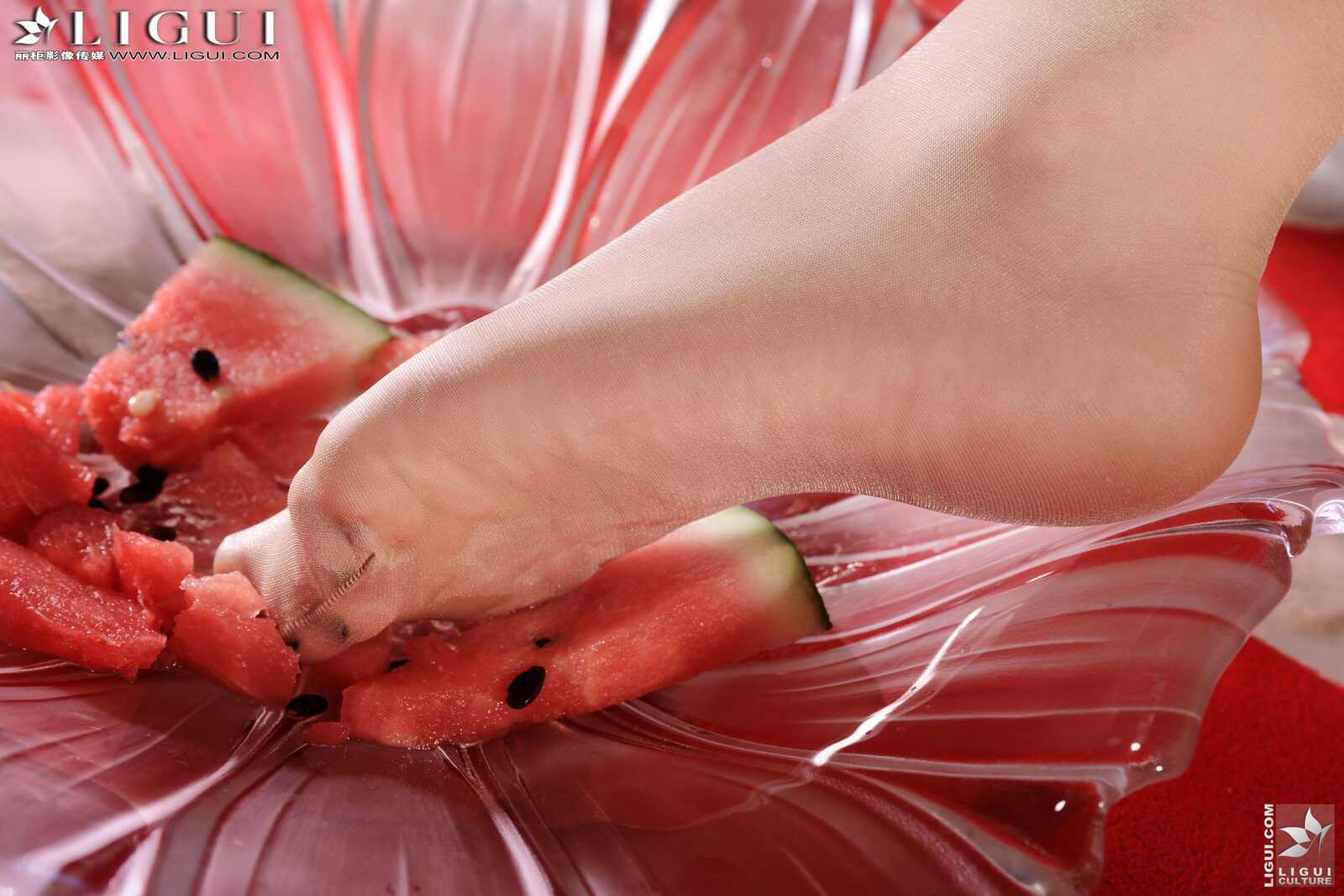 Model 英子《睡衣美女水果丝足》 [丽柜贵足LiGui第3张