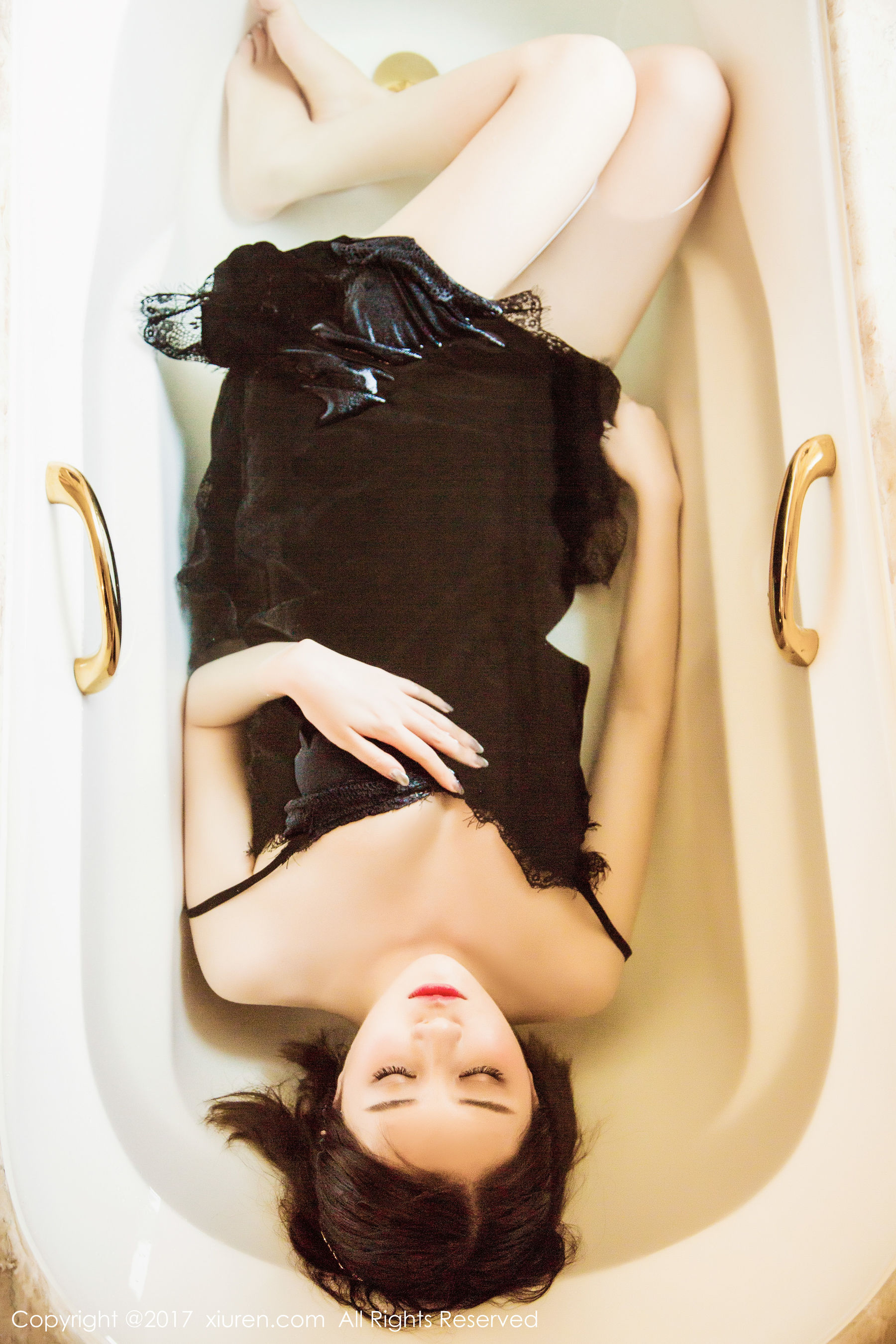 廿十(凯竹)《海边唯美风+性感室内》 秀人 NO.879第13张