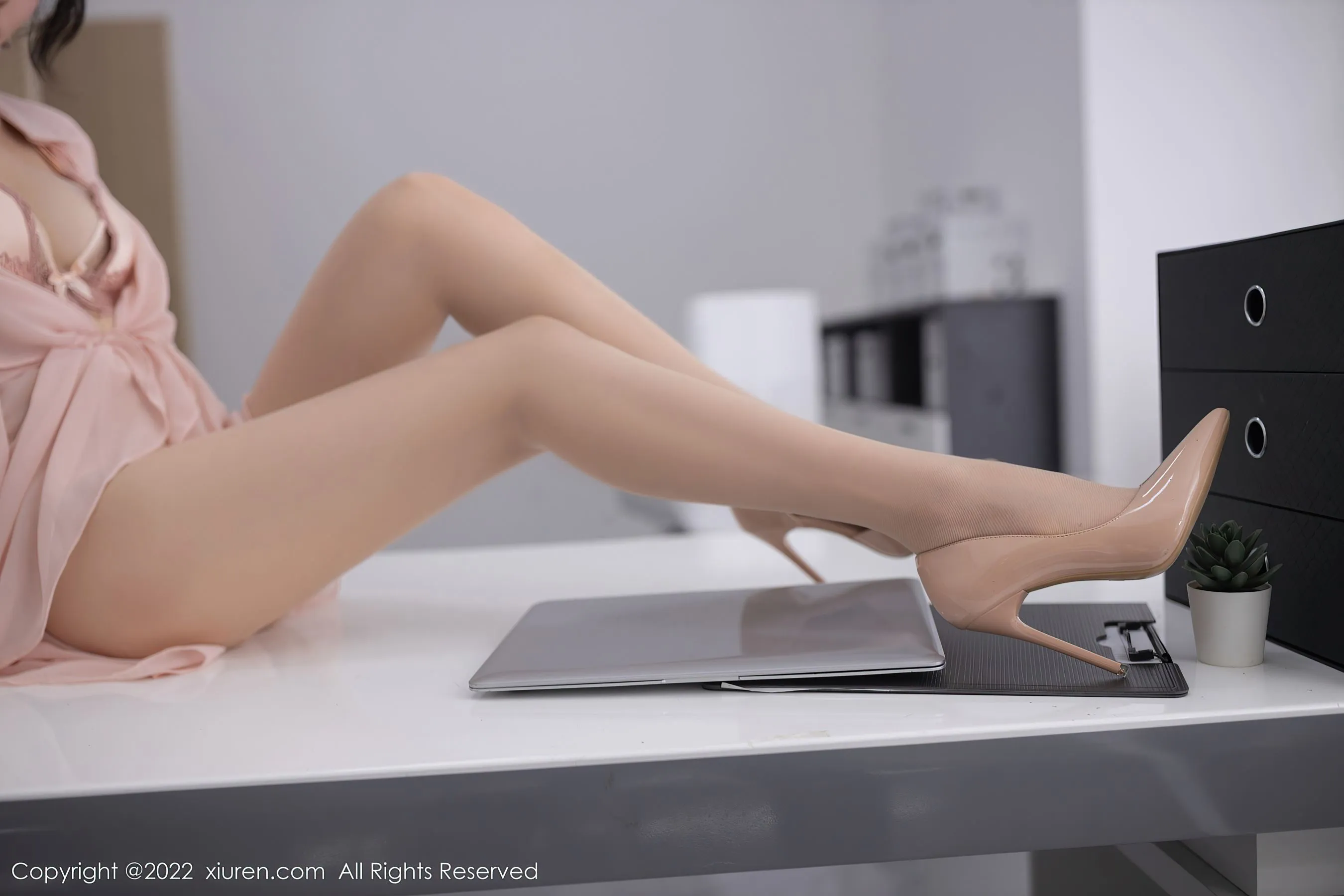  秀人网 No.5657 利世 职员装扮第26张