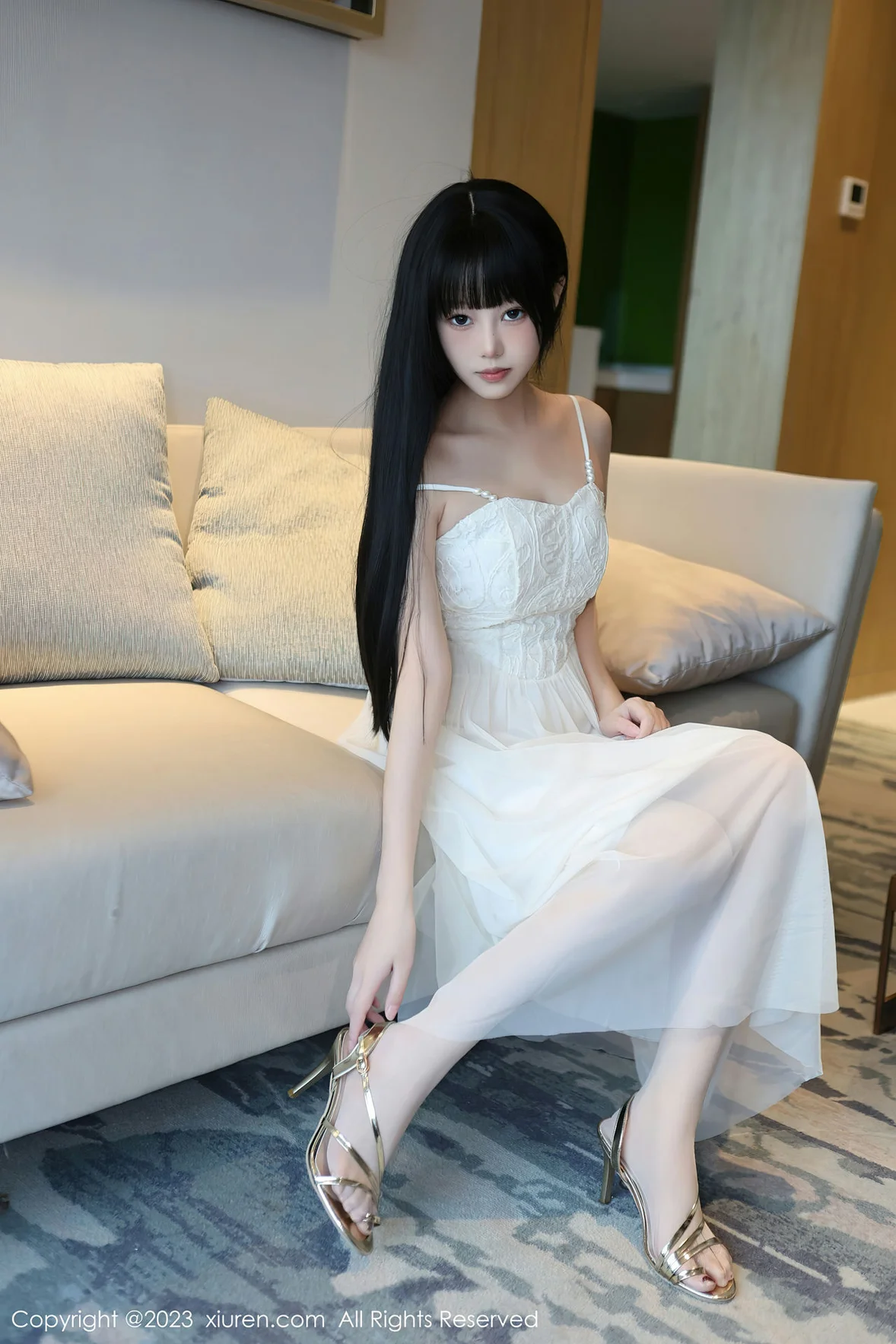  XiuRen 秀人 No.6828 早川京子 连衣长裙性感写真 [80P]第2张