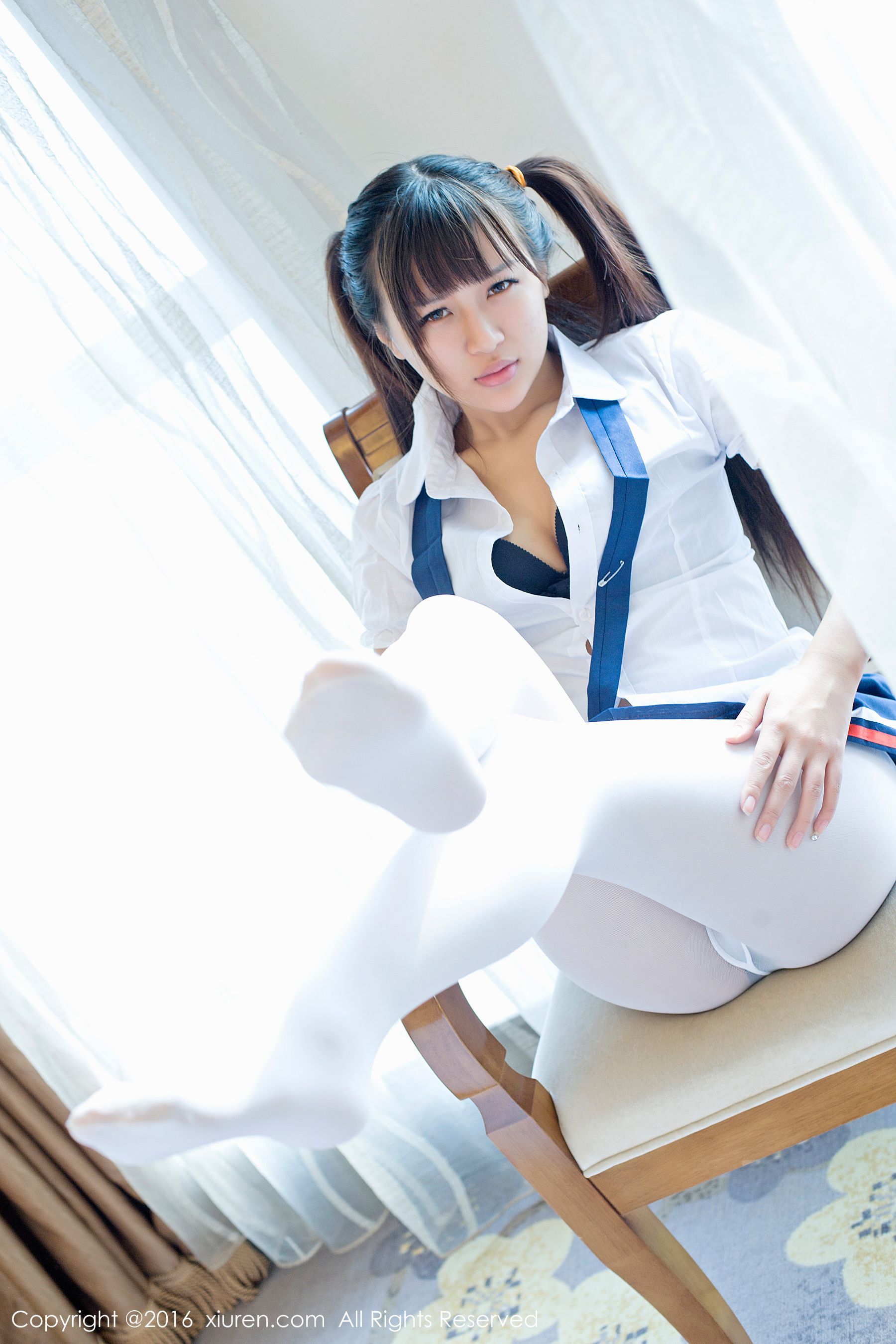  v熙熙熙熙恩v(李佳瞳)《日系短裙、卡哇伊内衣、学生装白色丝袜》 秀人网 No.672第16张