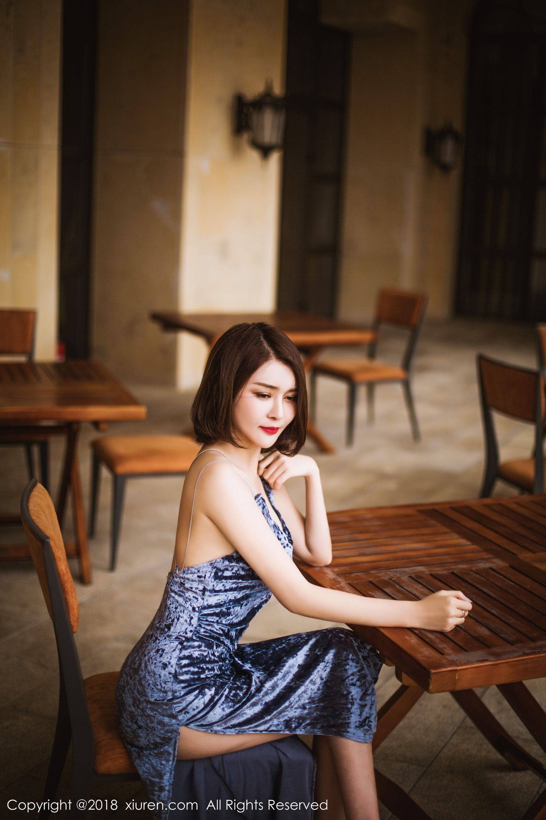 女神@廿十《长裙街拍+内衣+浴袍》 秀人 No.935第11张