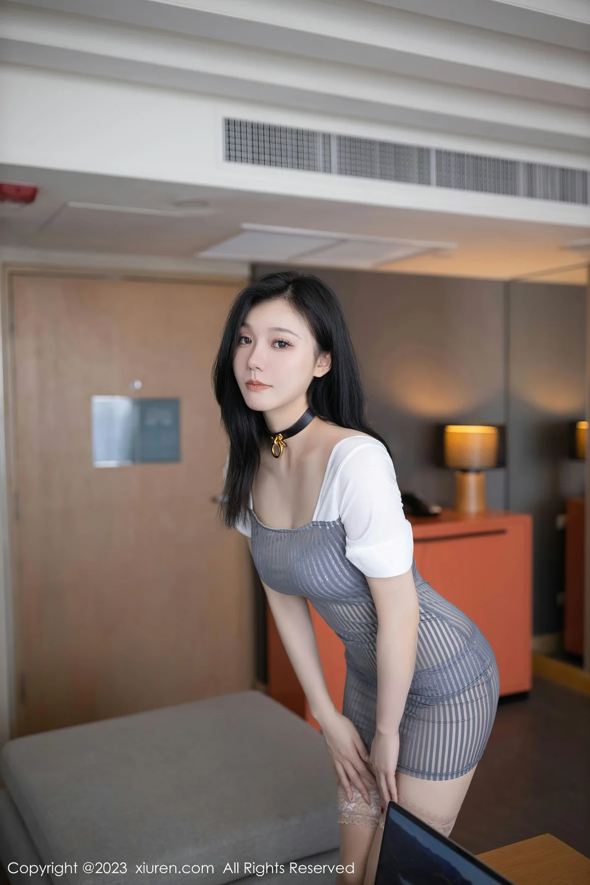  XiuRen 秀人 No.6906 安然anran 灰色条纹短裙性感写真 [81P]第3张