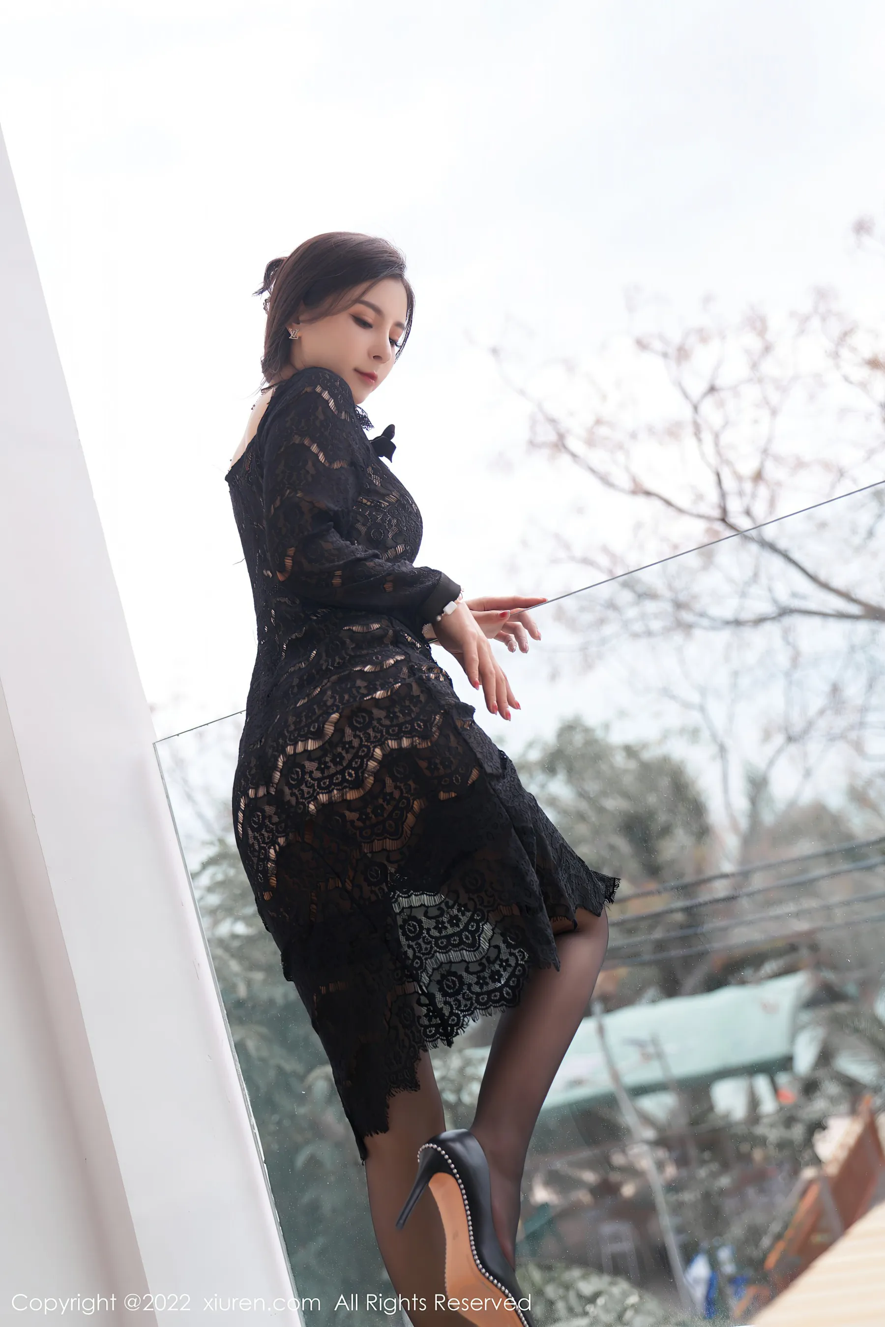  秀人网 No.4668 小蛮妖Yummy 黑丝美臀旅拍写真第16张