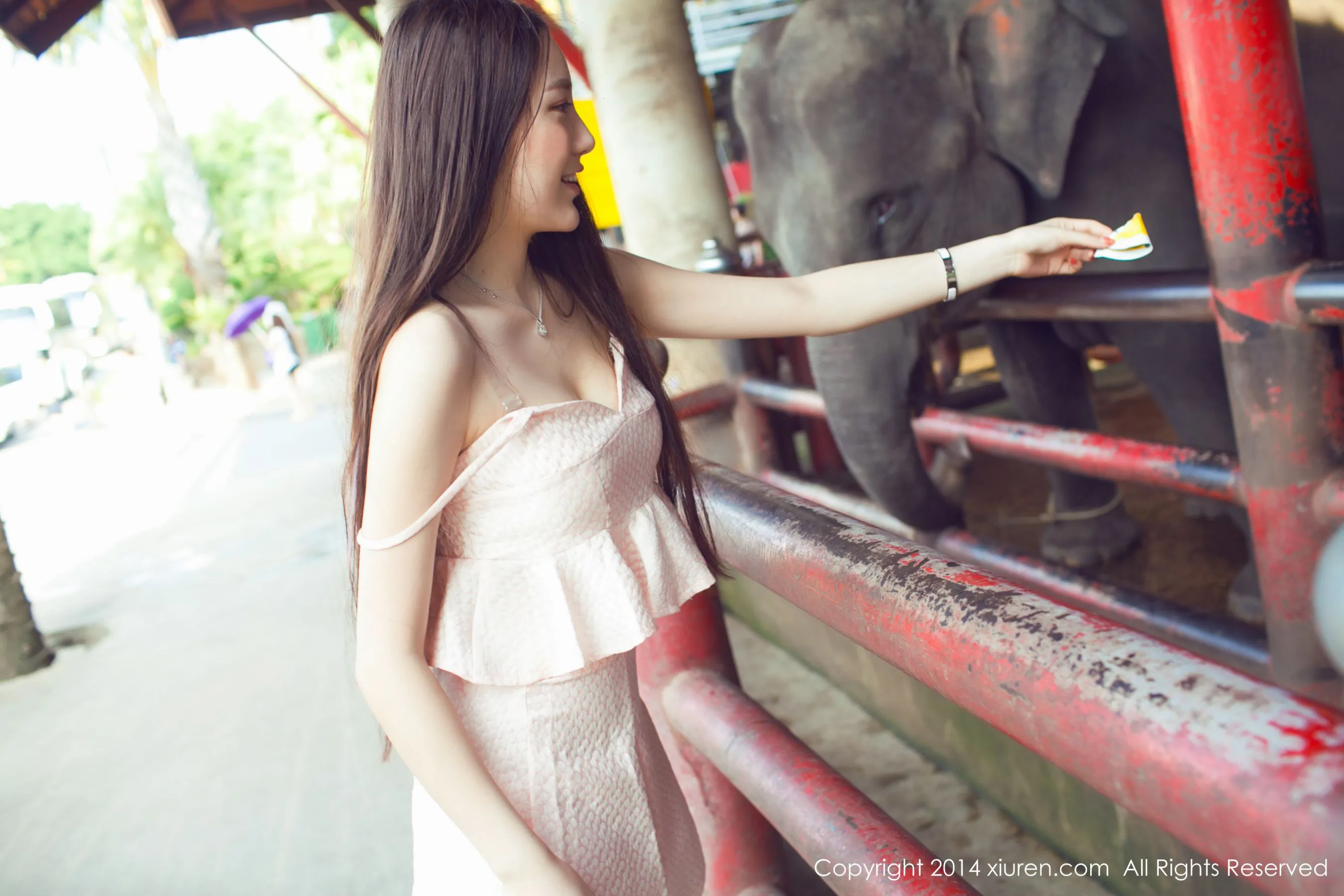  女神刘奕宁Lynn泰国街拍 秀人网 No.139第3张