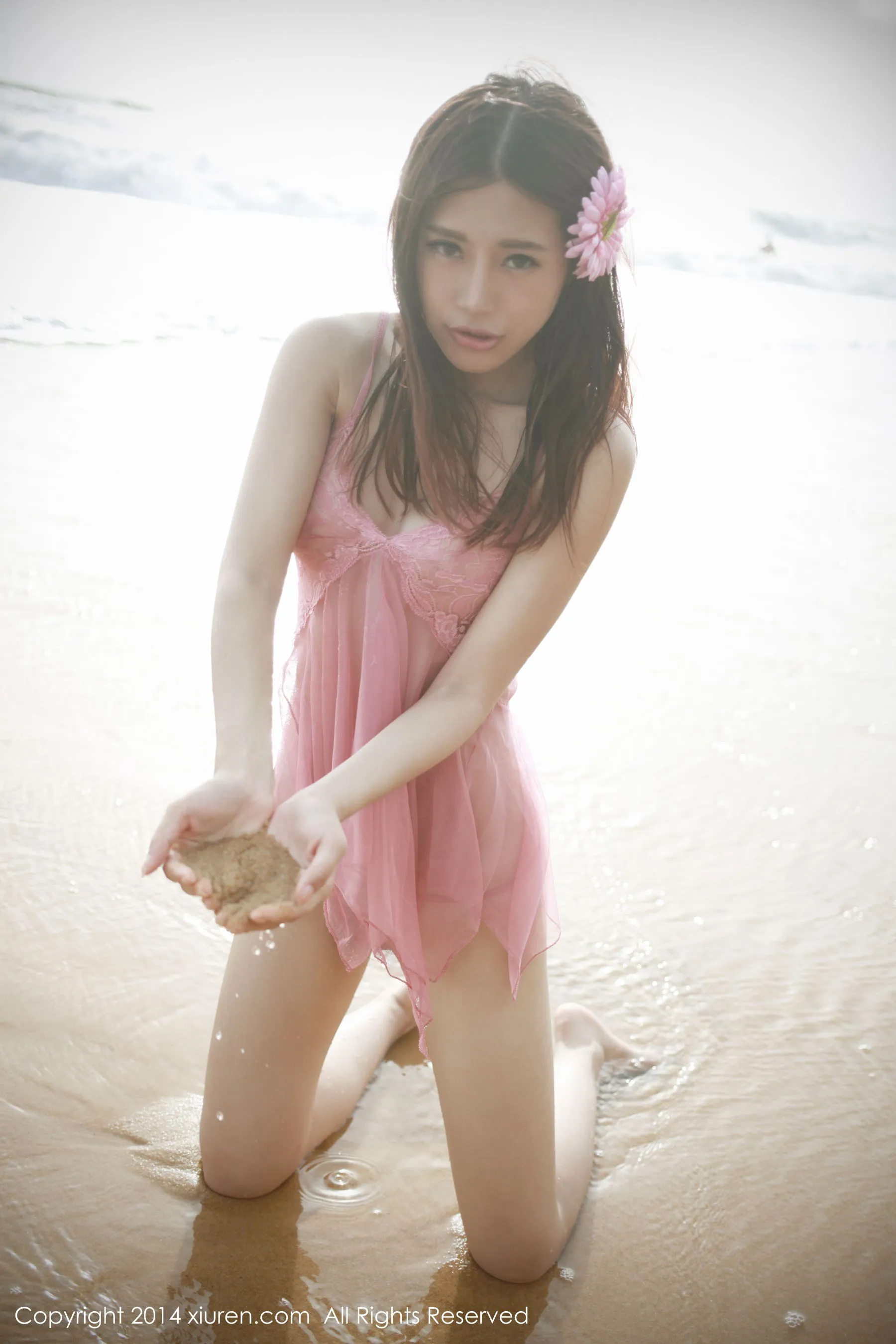 绮里嘉ula《海边风情~~》 秀人网 No.188第16张