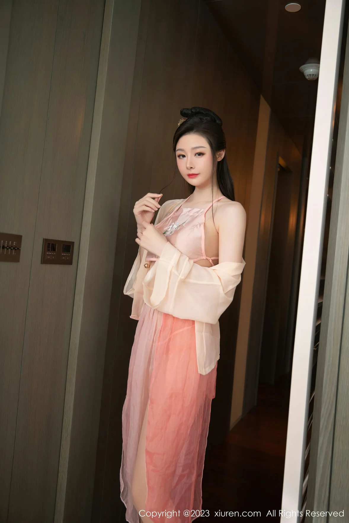  XiuRen 秀人 No.7075 是小逗逗 粉色古装性感写真 [80P]第2张