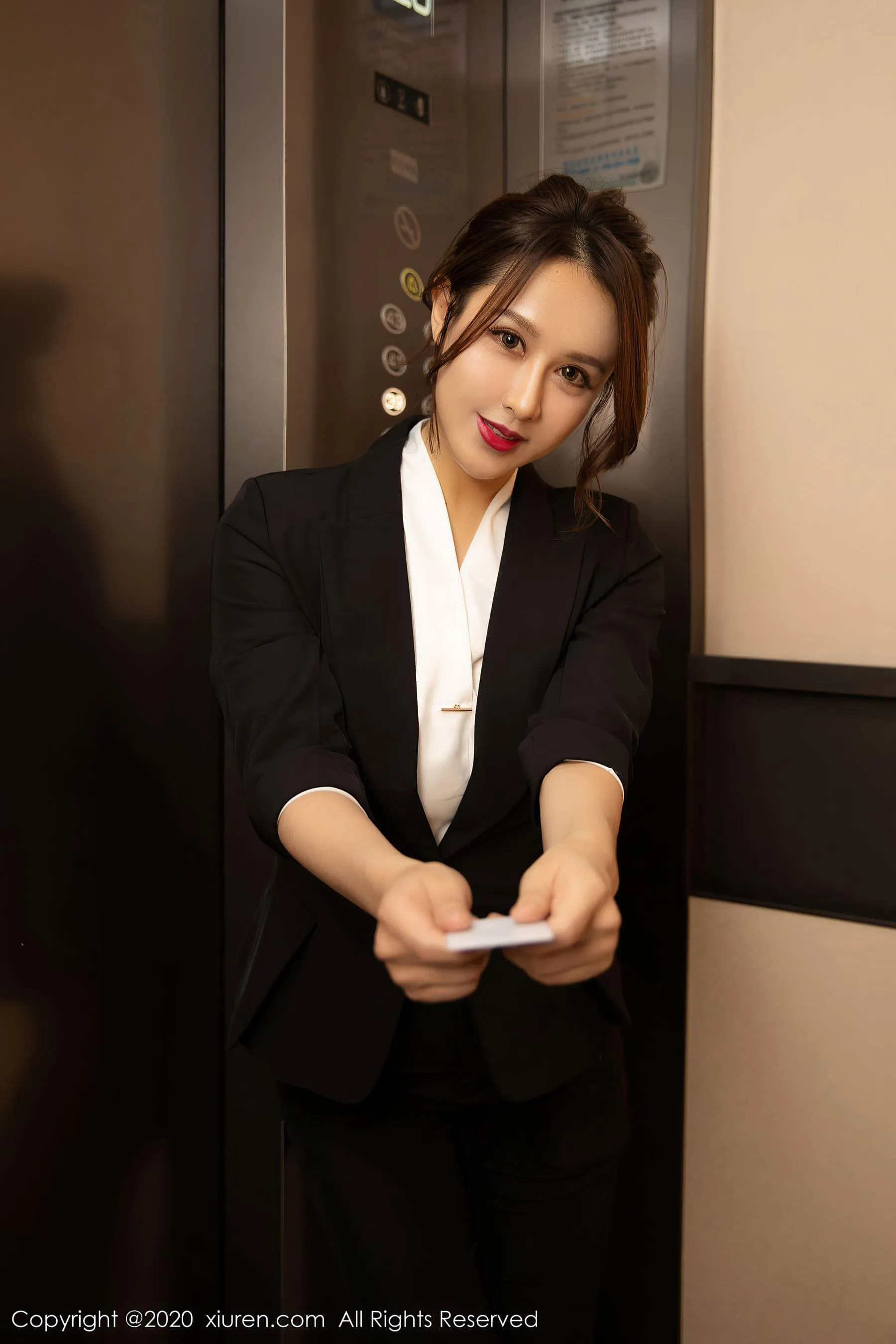  秀人 No.2580 徐安安第19张