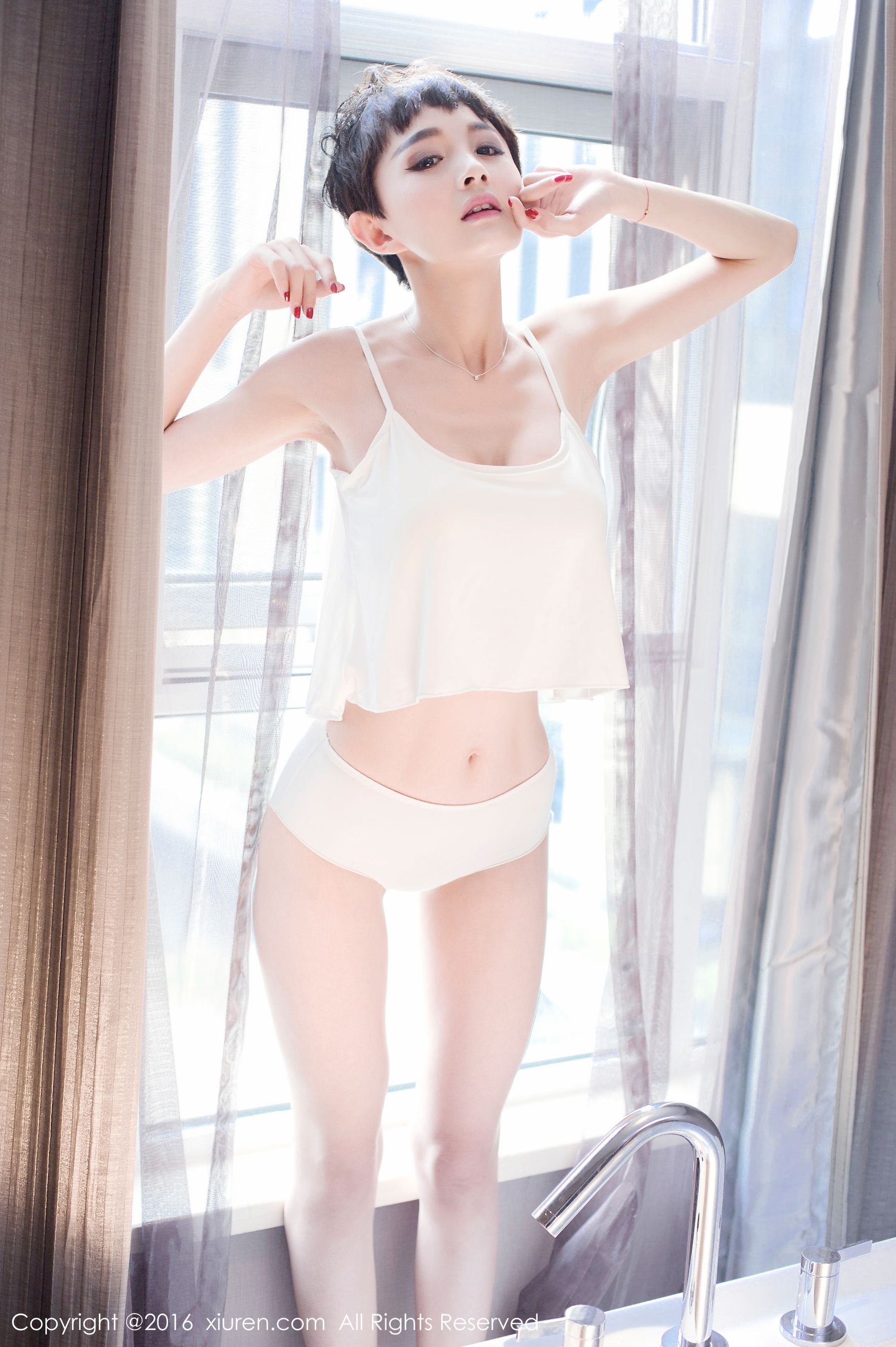  baby_kiki《制服衬衣、休闲内衬、浴缸湿身》 秀人网 No.600第2张