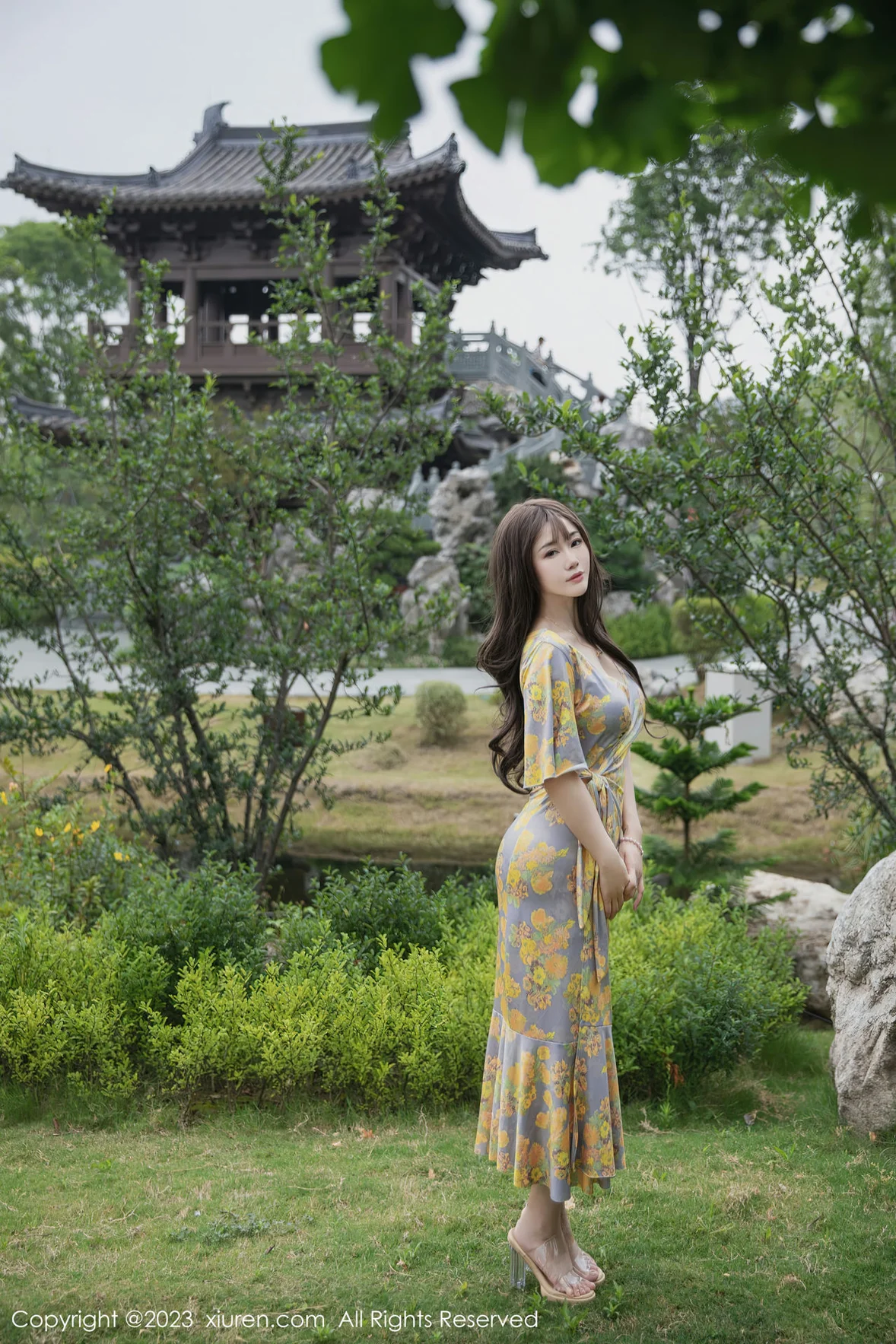  XiuRen 秀人 No.6949 严利娅Yuliya 黄灰色睡裙性感写真 [85P]第7张