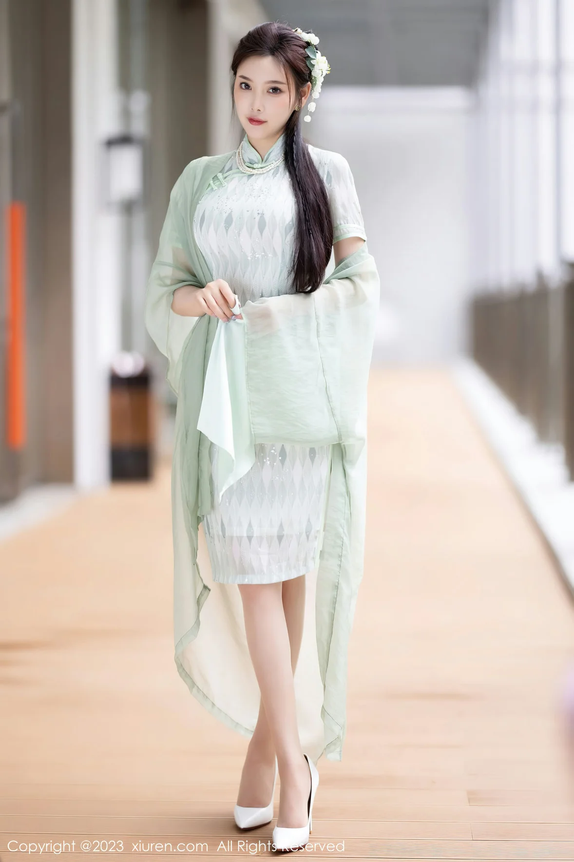  XiuRen 秀人 No.6983 杨晨晨Yome 淡绿色旗袍性感写真 [85P]第1张