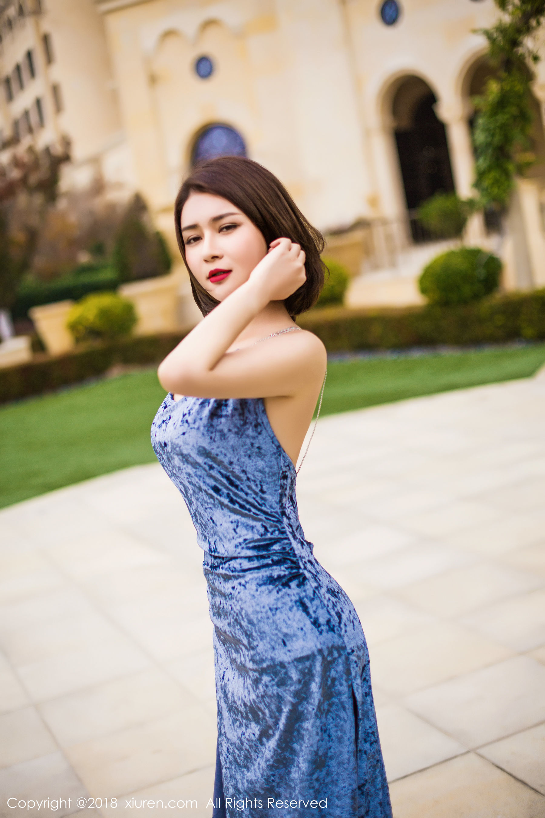 女神@廿十《长裙街拍+内衣+浴袍》 秀人 No.935第2张