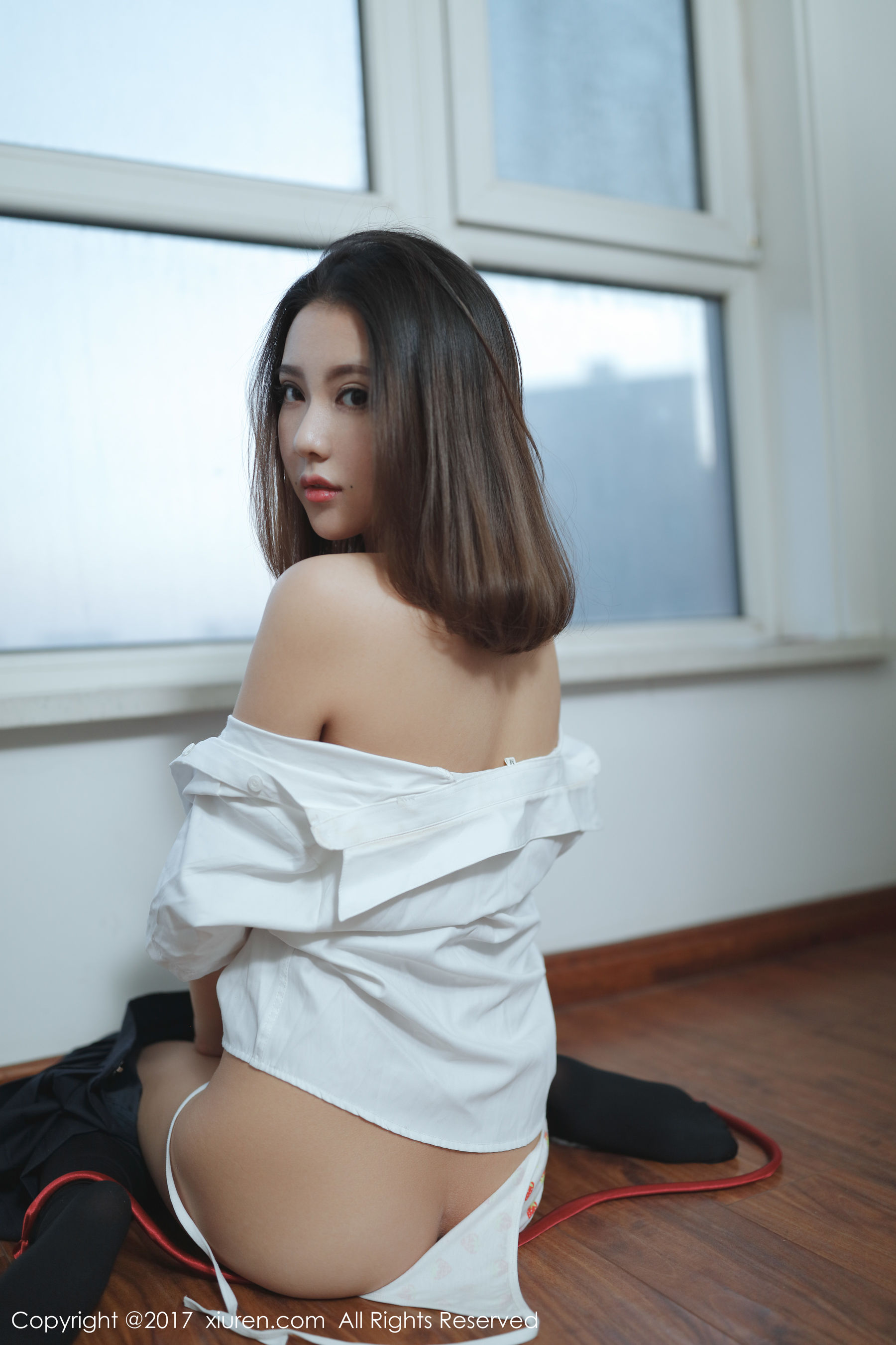  小魔女奈奈《学生装+草莓内衣》 秀人网XIUREN No.726第3张