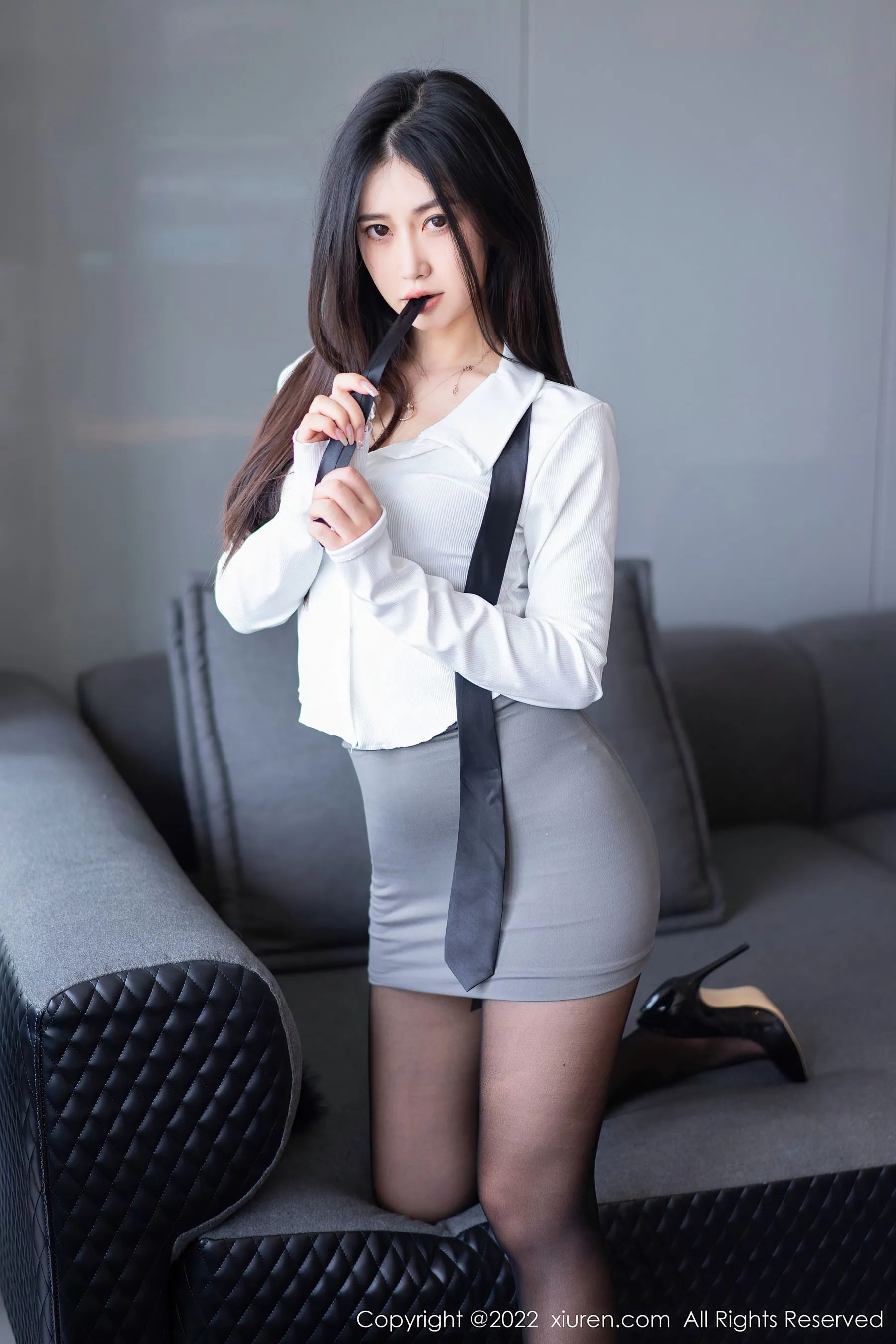  秀人网 No.5795 laura阿姣 黑丝美腿第19张