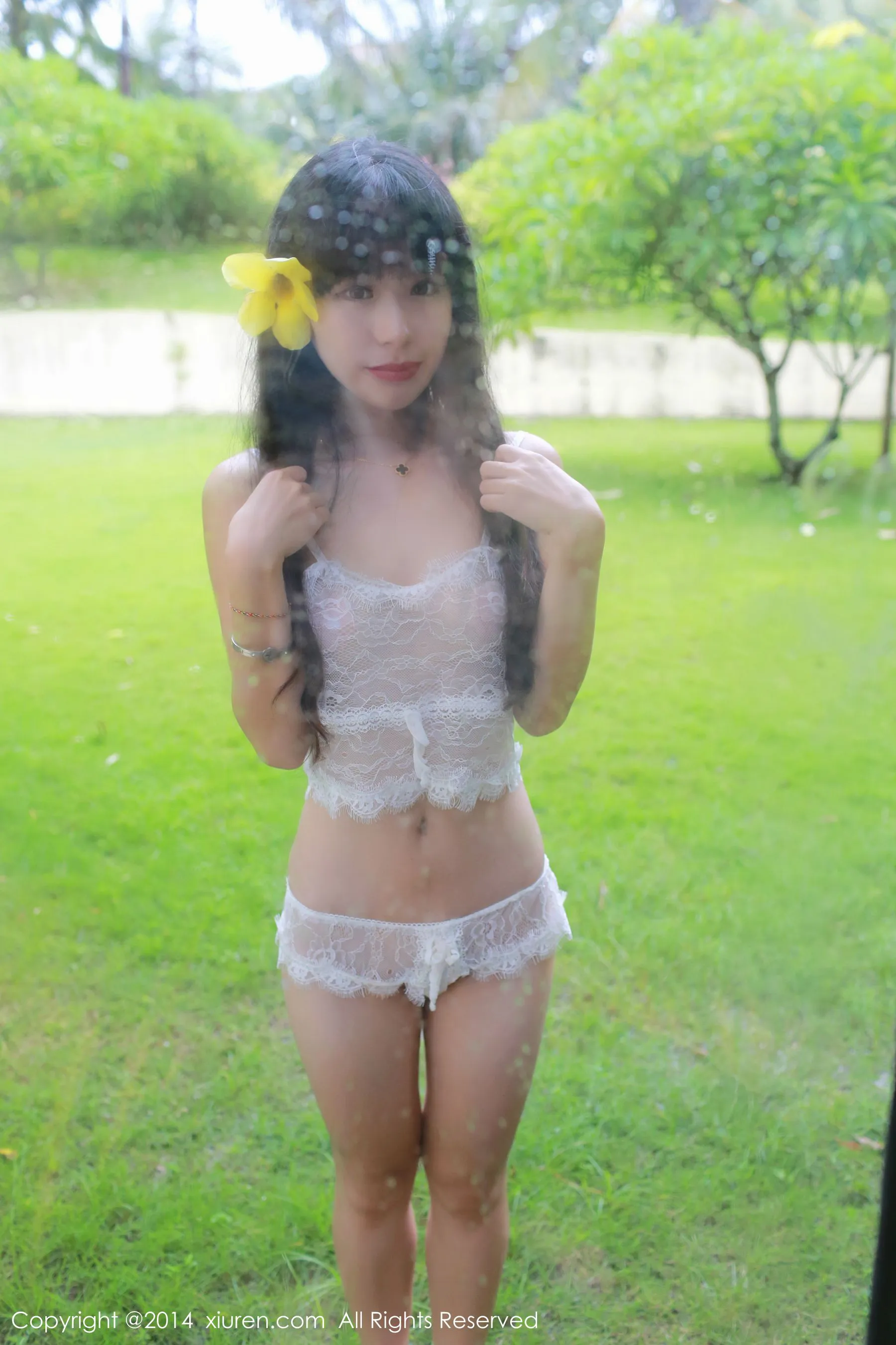  刘雪妮Verna《三亚旅拍》蕾丝内衣+泳装 秀人网 No.214第5张