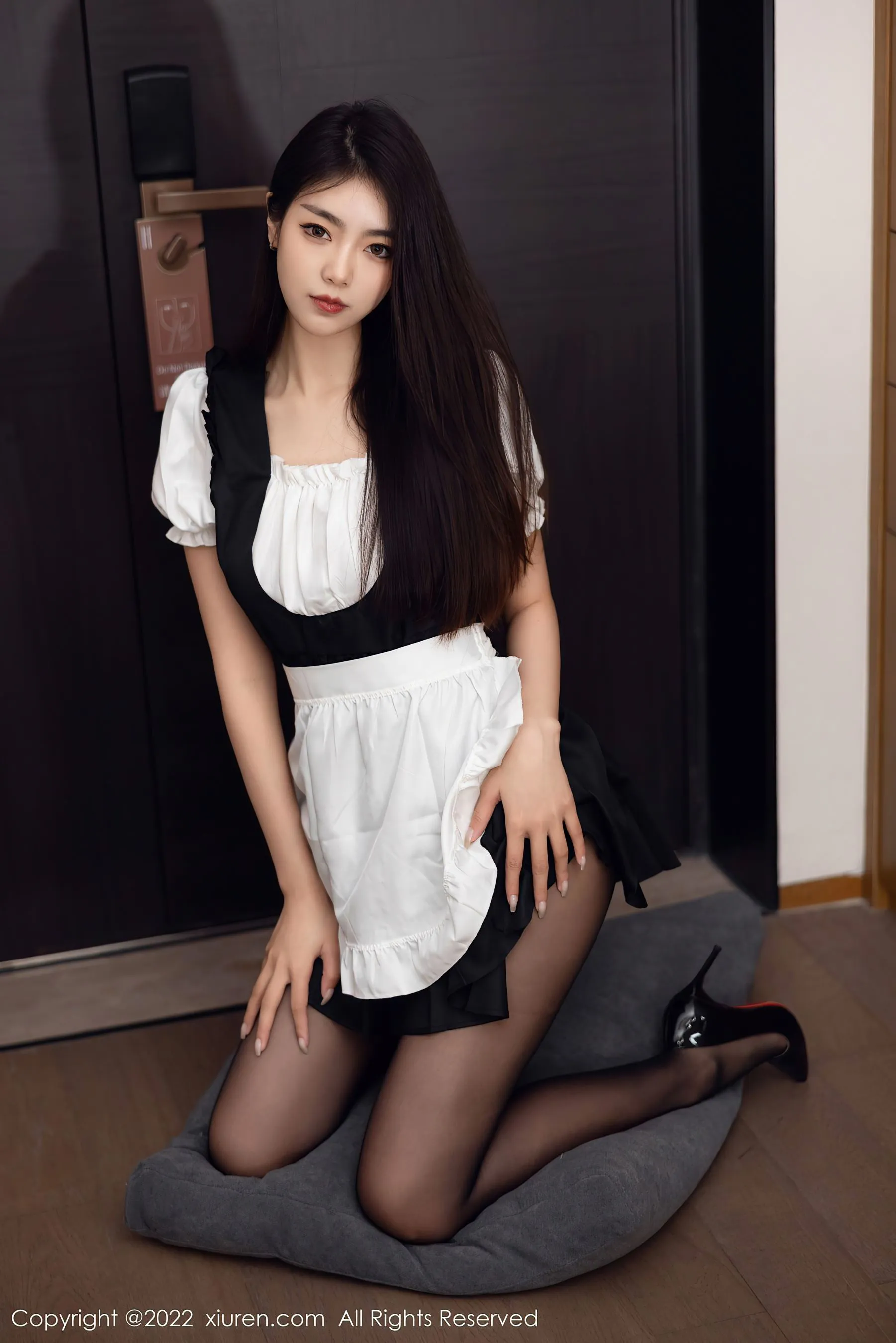 秀人网 No.5706 可樂Vicky 黑丝美腿第1张