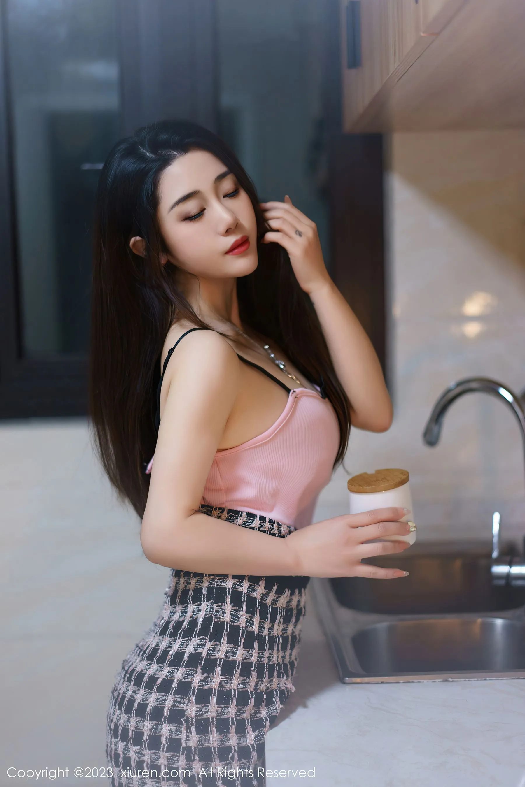  秀人网 No.6799 严利娅Yuliya 丰腴美臀第1张