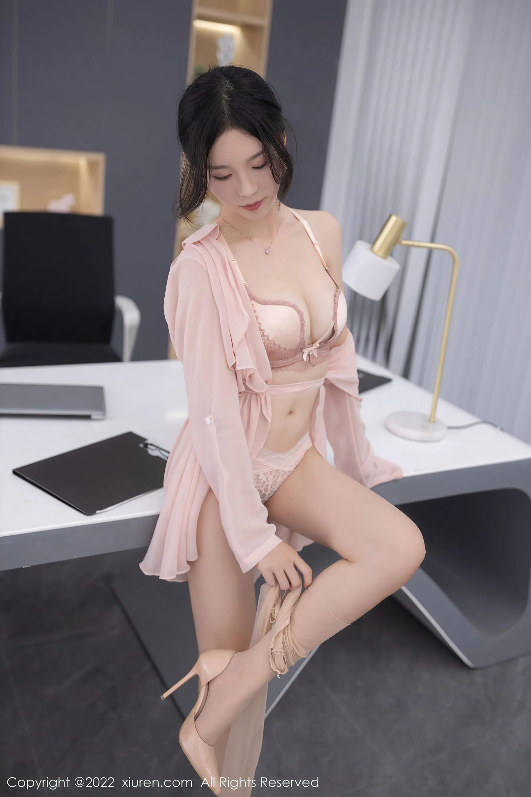  秀人网 No.5657 利世 职员装扮第7张