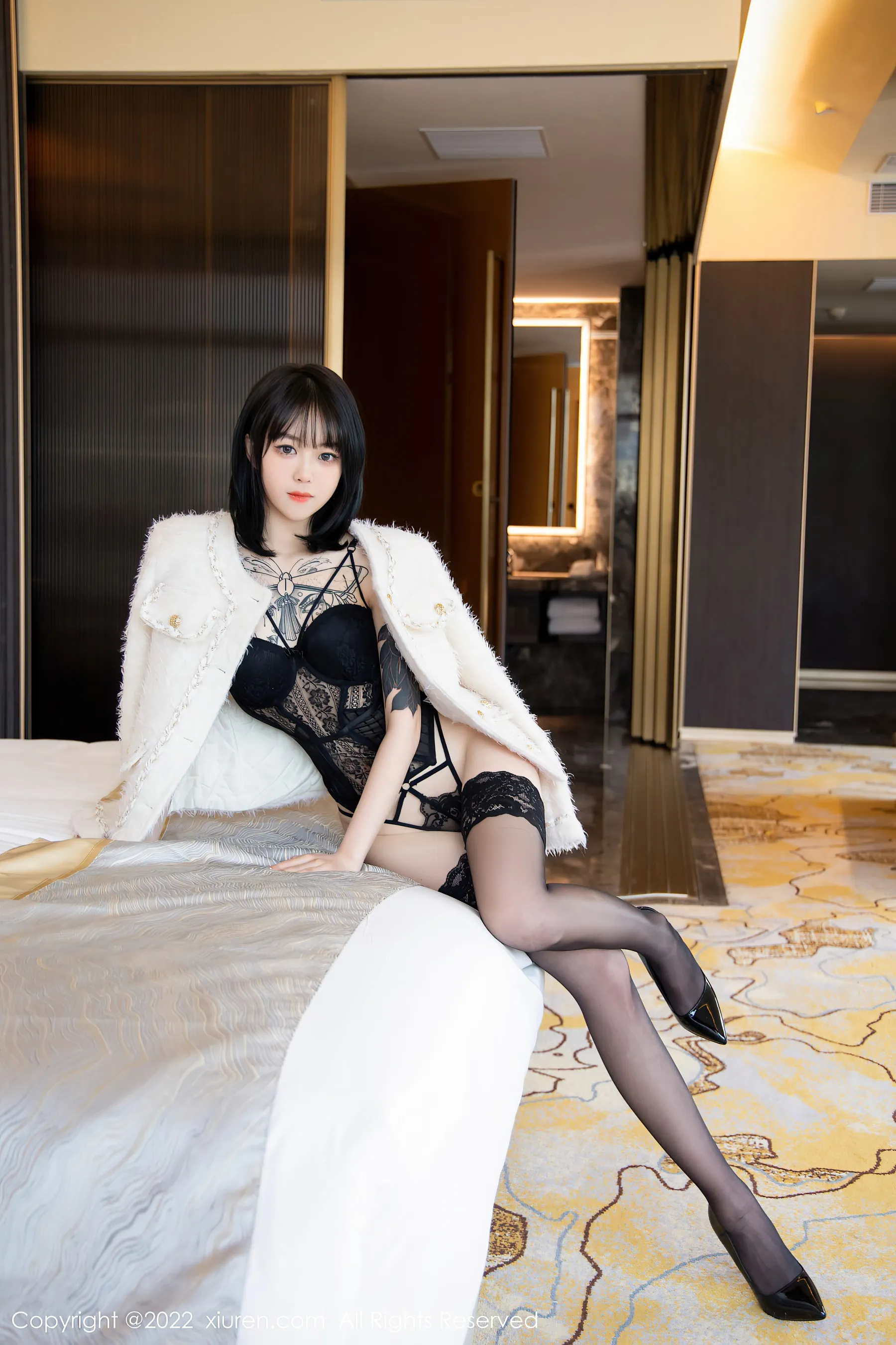  秀人网 No.4700 奶瓶. 黑丝美腿性感写真第6张