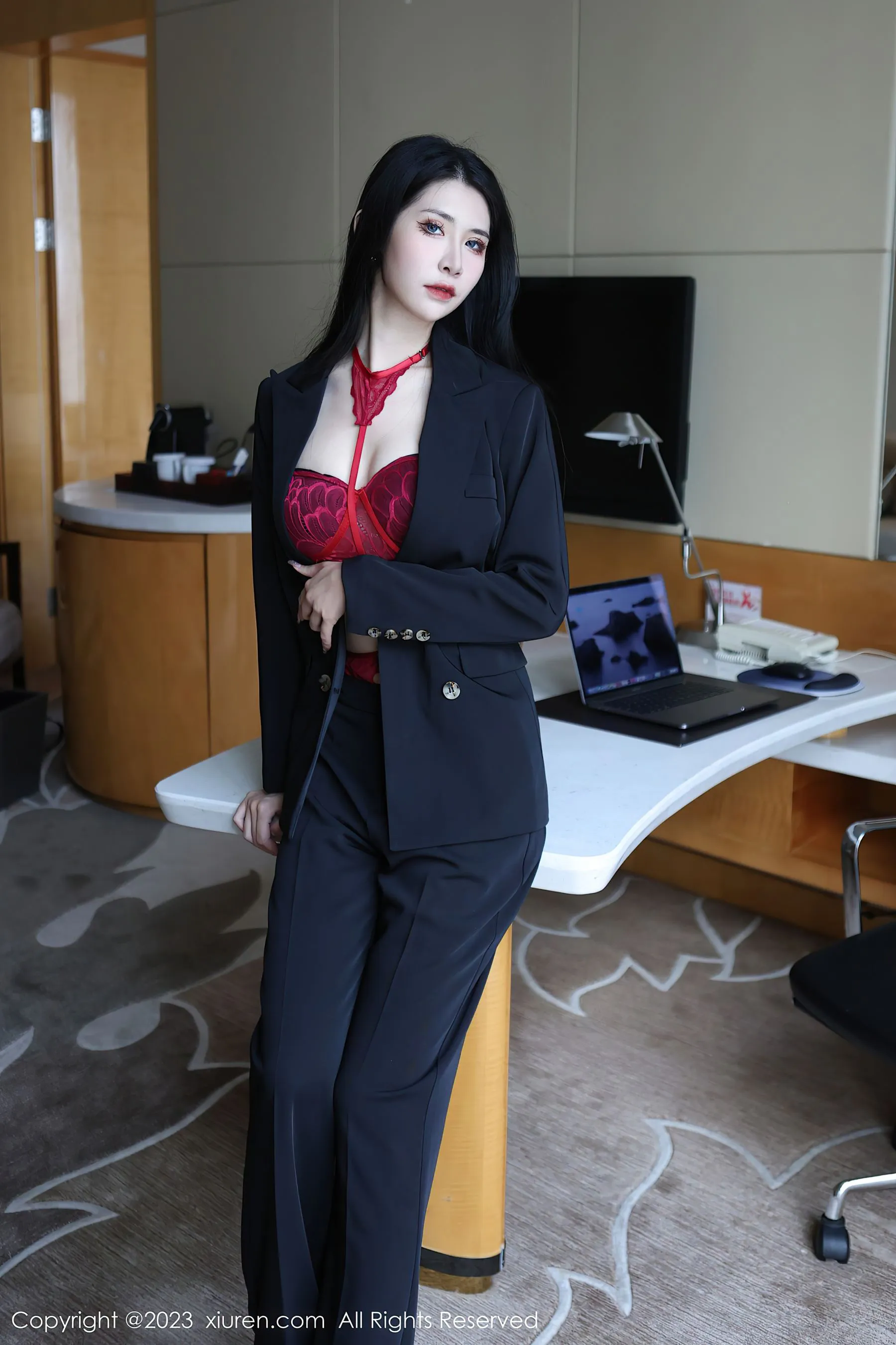  秀人网 No.6402 依娜Yina 美腿新人第32张