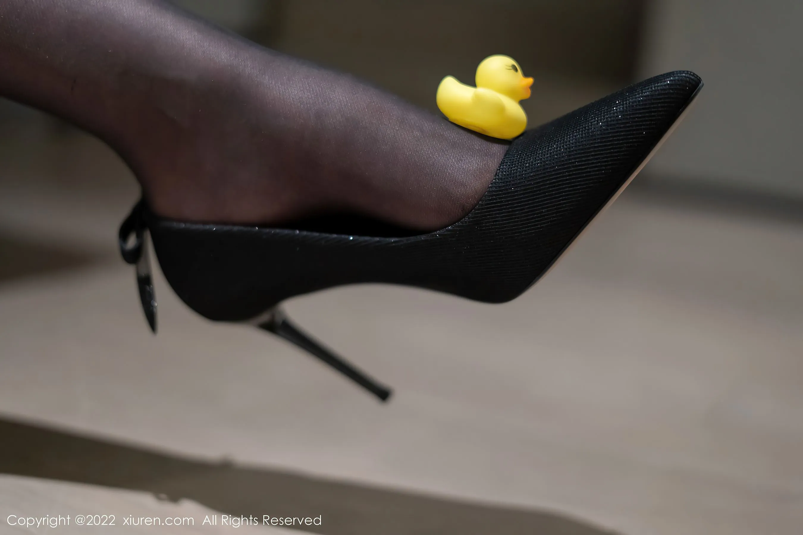  秀人网 No.4880 李雅柔182CM 黑丝美腿第3张