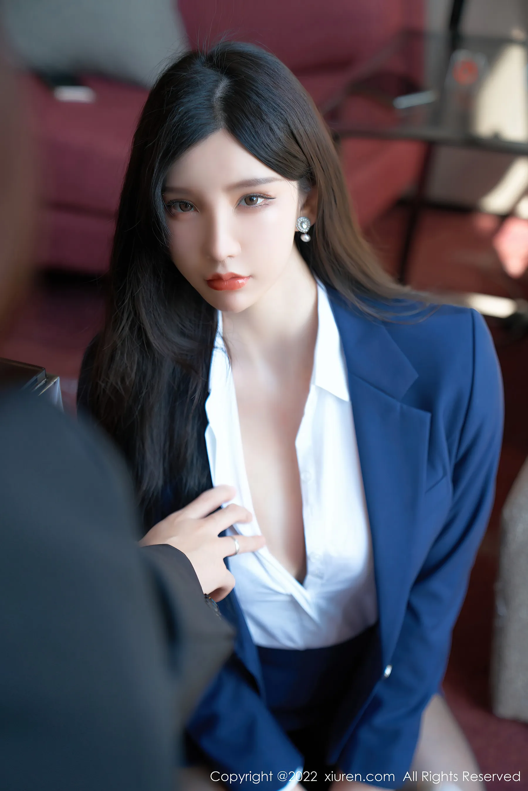  秀人网 No.4708 周于希Sally OL美女黑丝美腿写真第19张