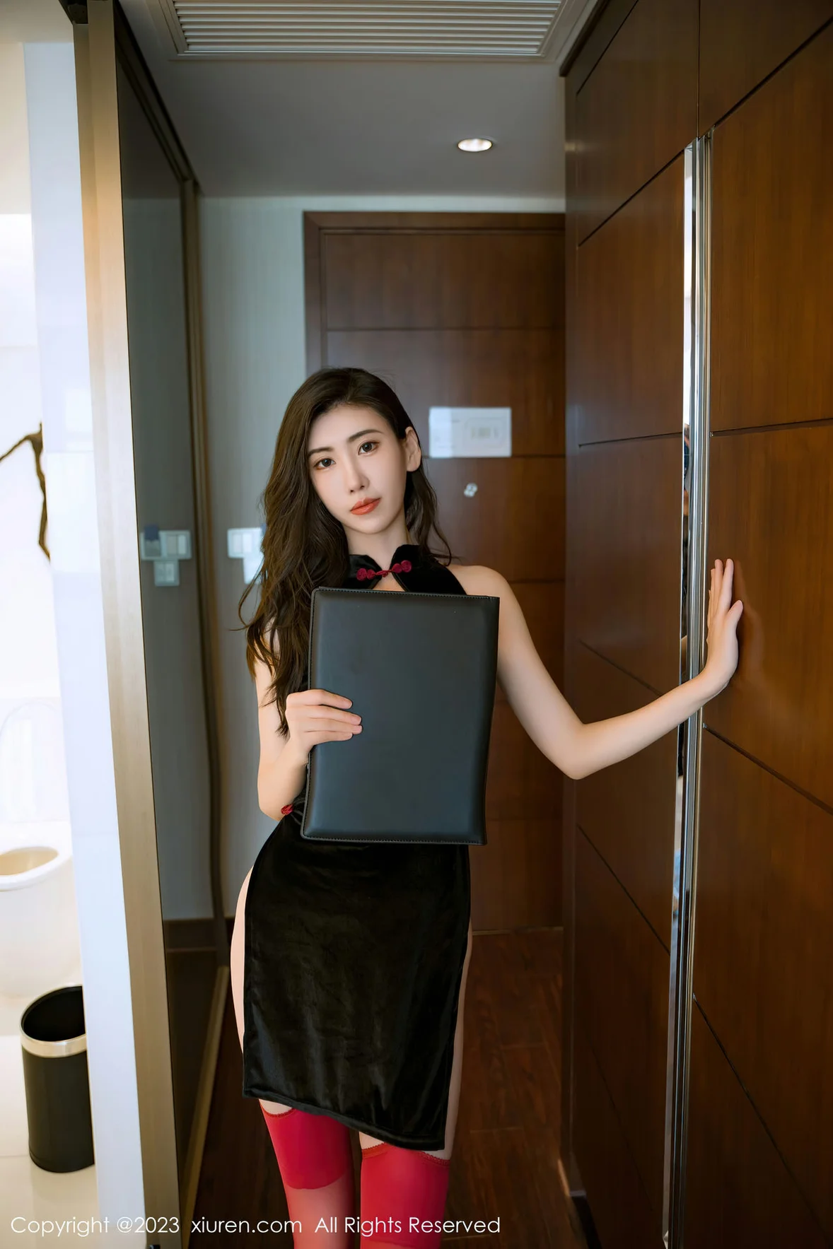  XiuRen 秀人 No.7128 章芃芃 黑色情趣旗袍性感写真 [74P]第4张