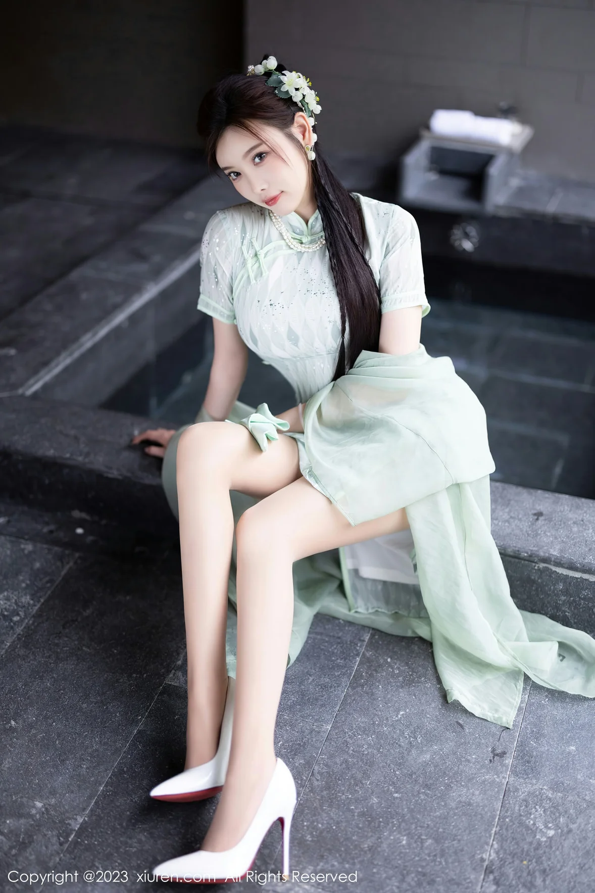  XiuRen 秀人 No.6983 杨晨晨Yome 淡绿色旗袍性感写真 [85P]第6张