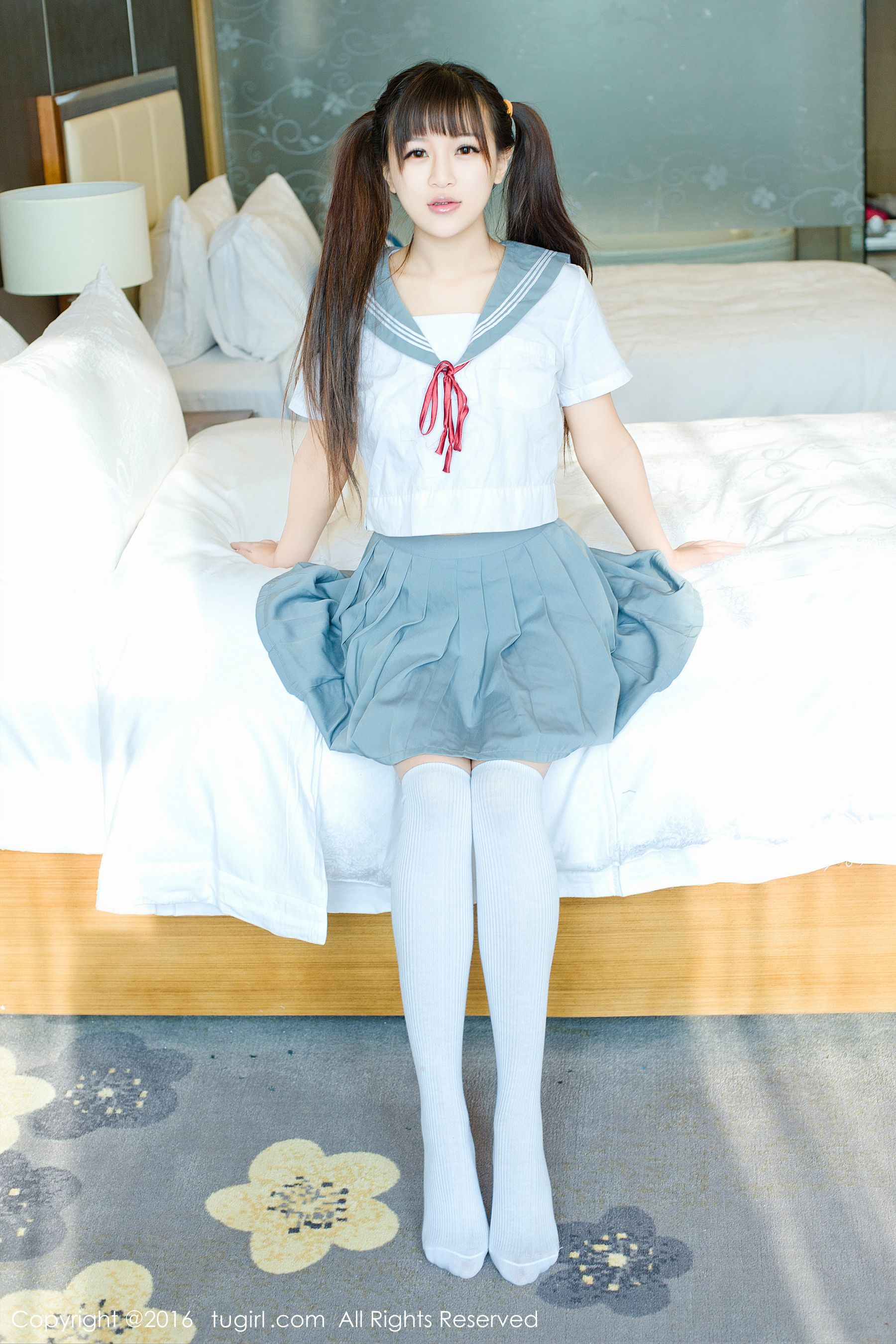  v熙熙熙熙恩v(李佳瞳)《日系短裙、卡哇伊内衣、学生装白色丝袜》 秀人网 No.672第1张