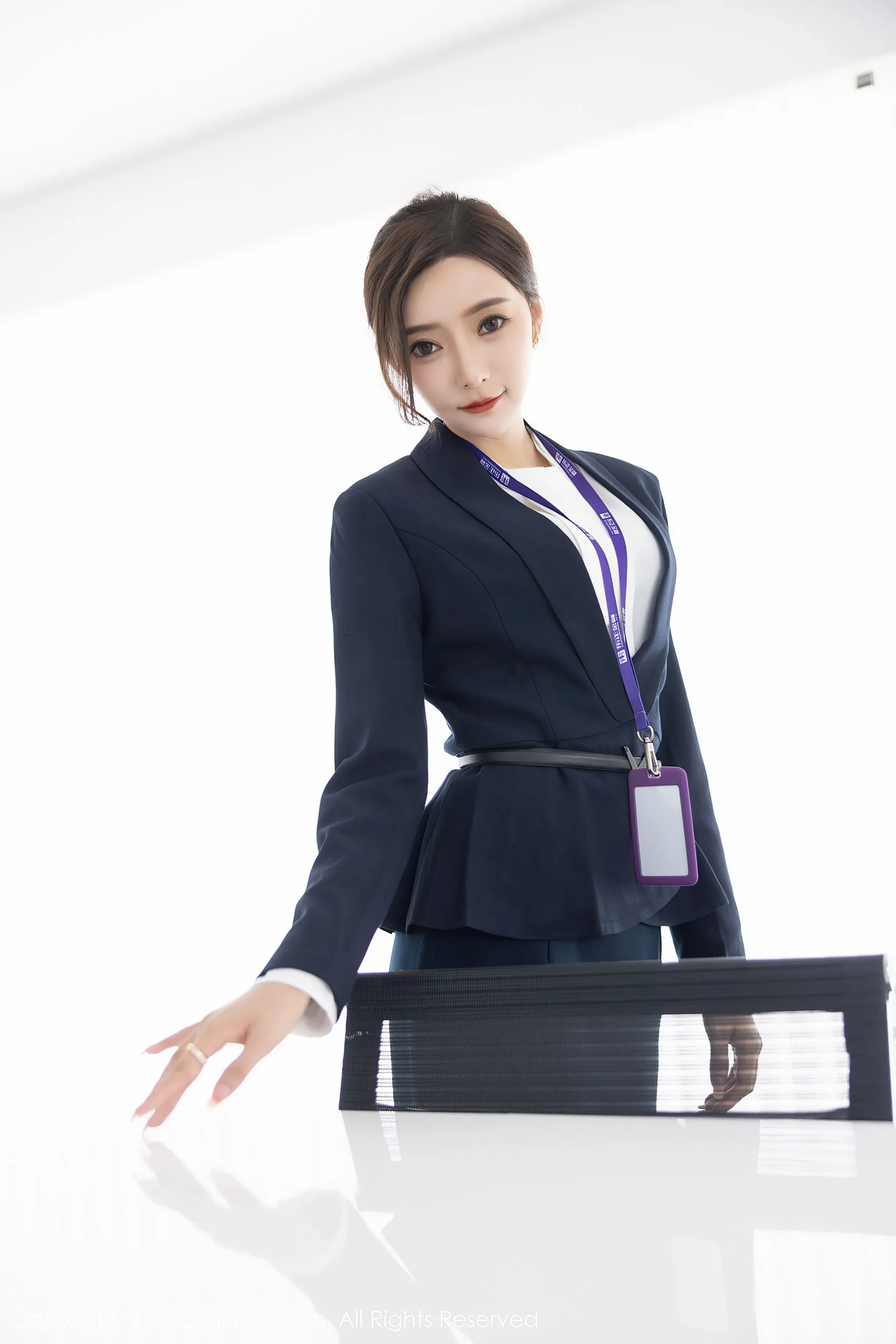  秀人网 No.5563 王馨瑶yanni 黑丝美腿第19张