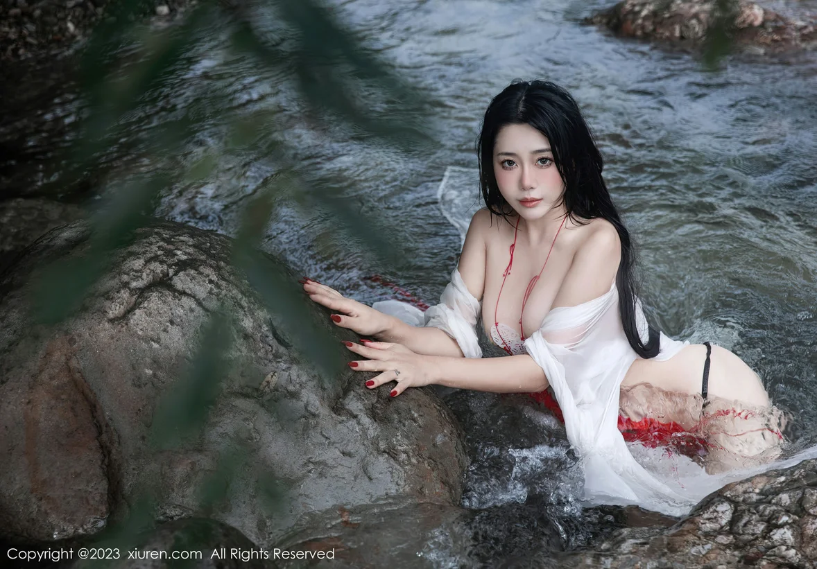  XiuRen 秀人 No.7295 严利娅Yuliya 户外诱惑红色古装性感写真 [90P]第22张