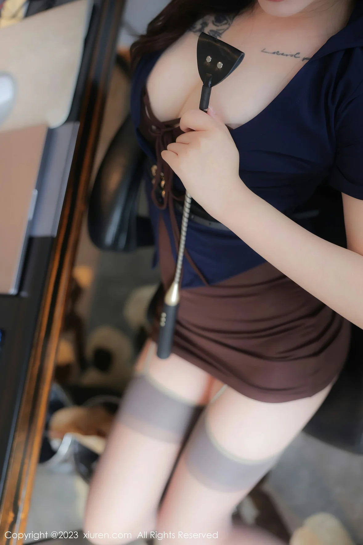  XiuRen 秀人 No.6872 Arude薇薇 灰色丝袜性感写真 [105P]第7张