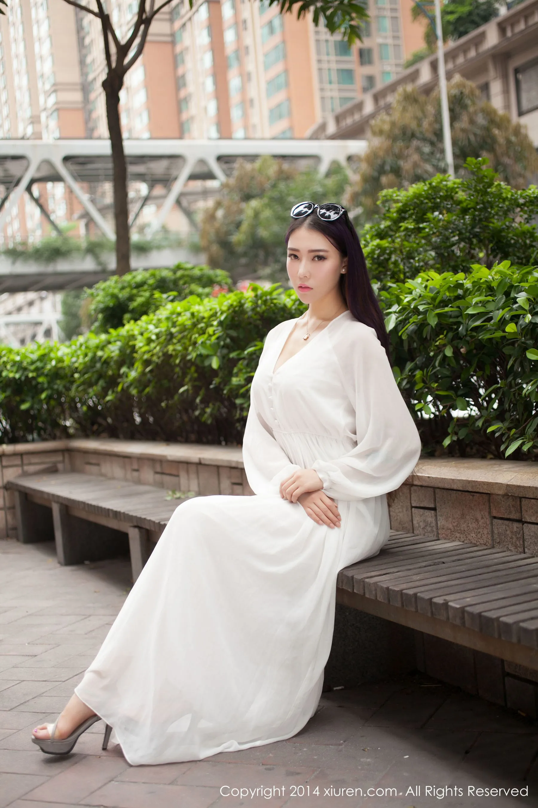  夢娜Vanessa《款款而来的特级女神》 秀人网 No.131第8张