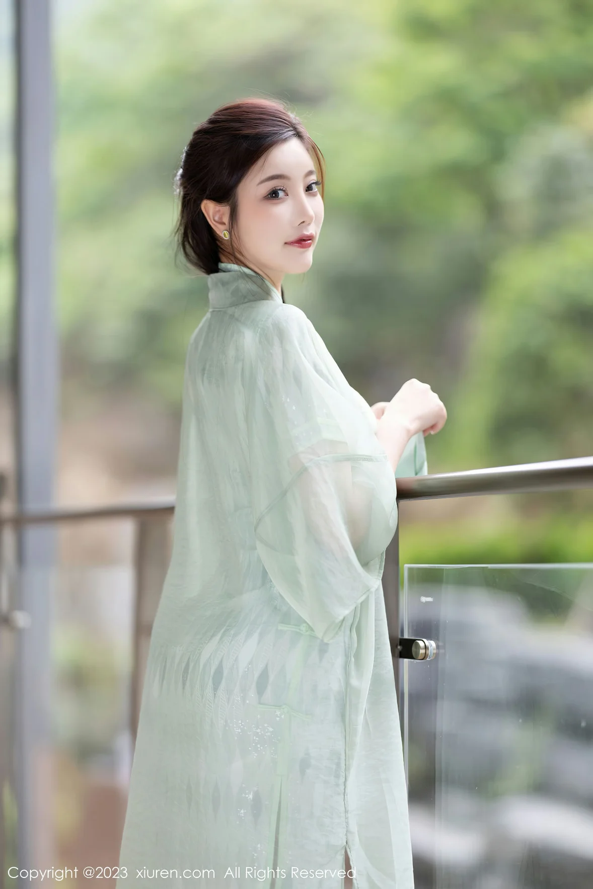  XiuRen 秀人 No.6983 杨晨晨Yome 淡绿色旗袍性感写真 [85P]第1张