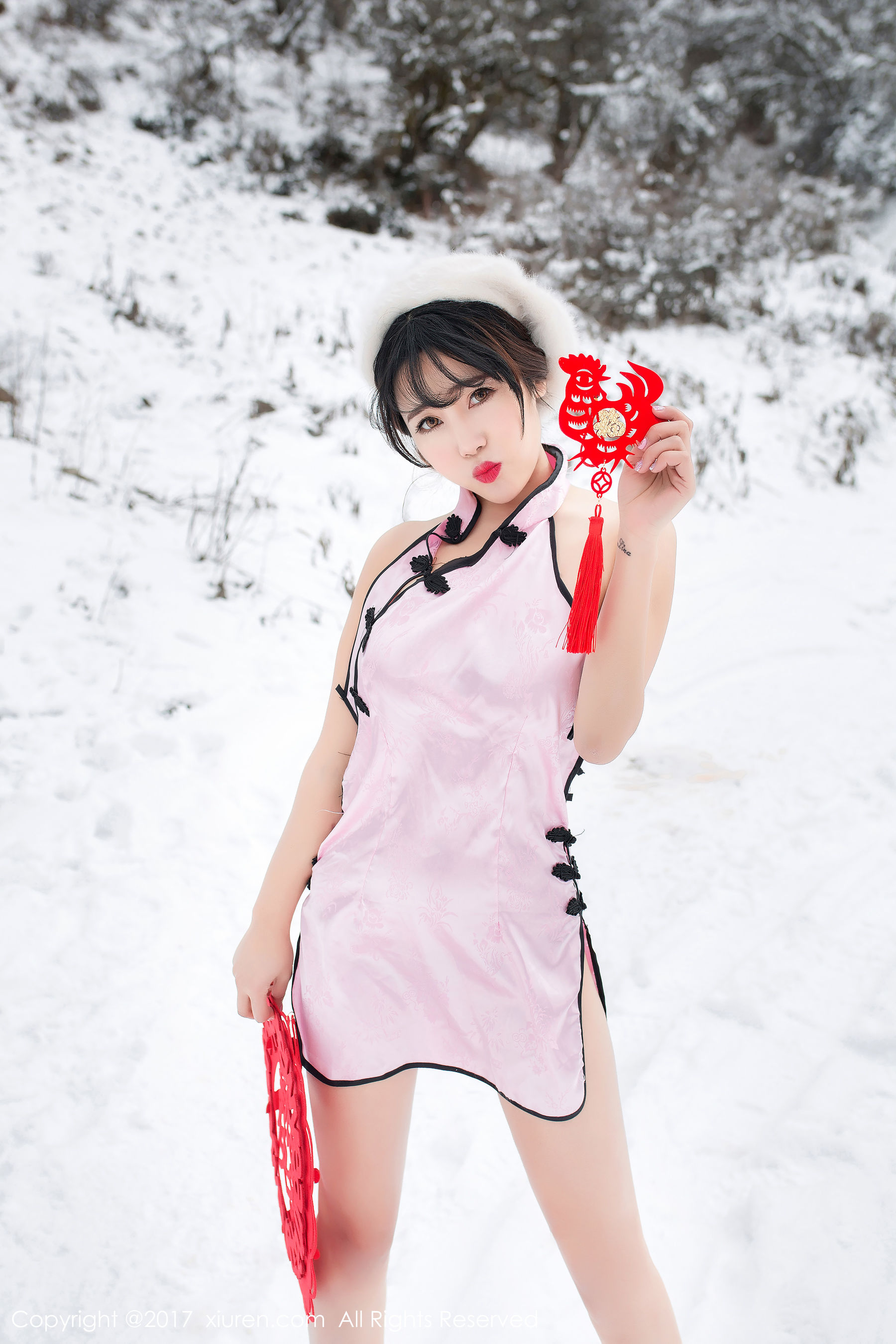  兜豆靓Youlina《新年贺岁》 秀人网XIUREN No.686第3张