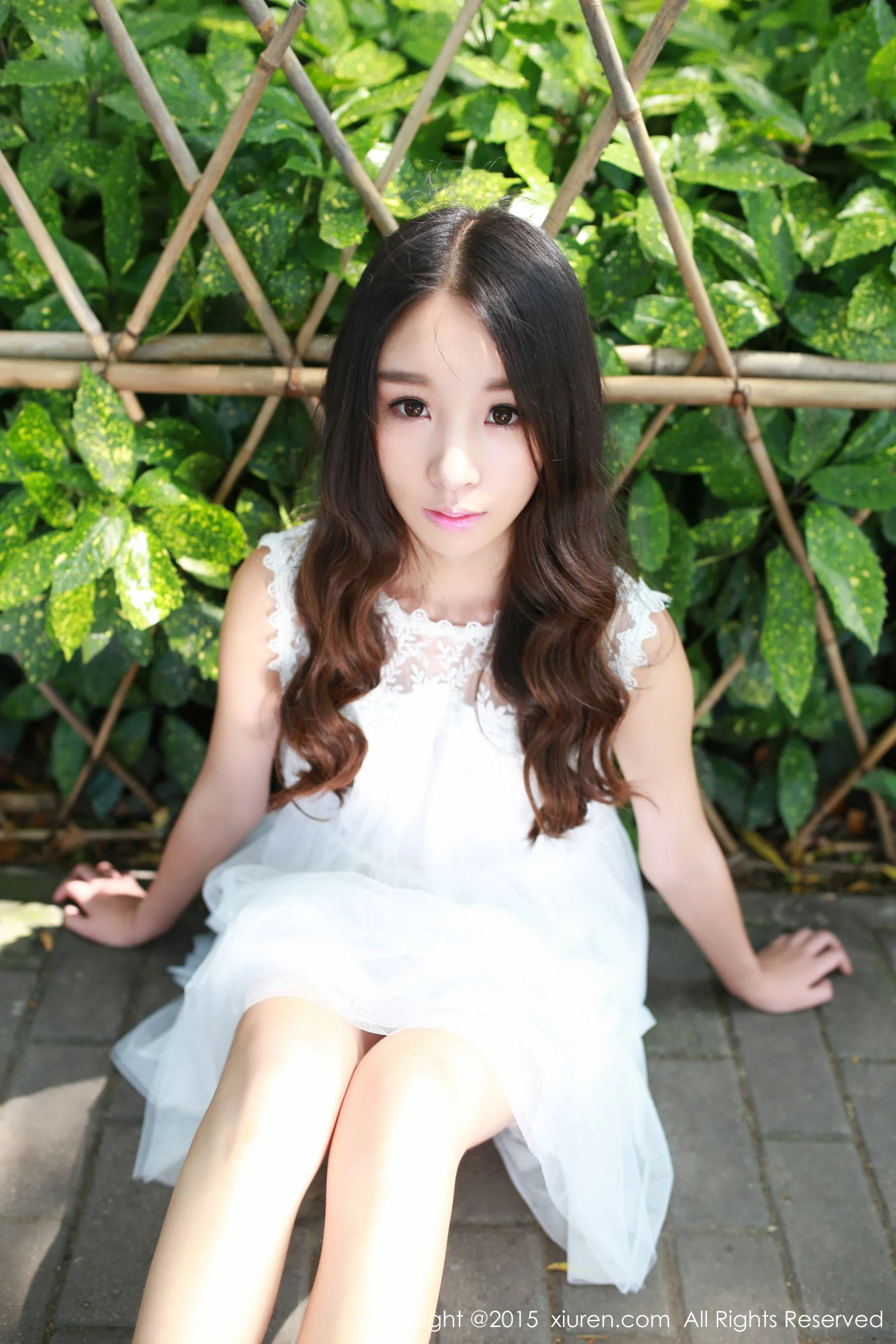  梓萱Crystal《小清新外拍~ 野外露出》 秀人网 No.371第2张