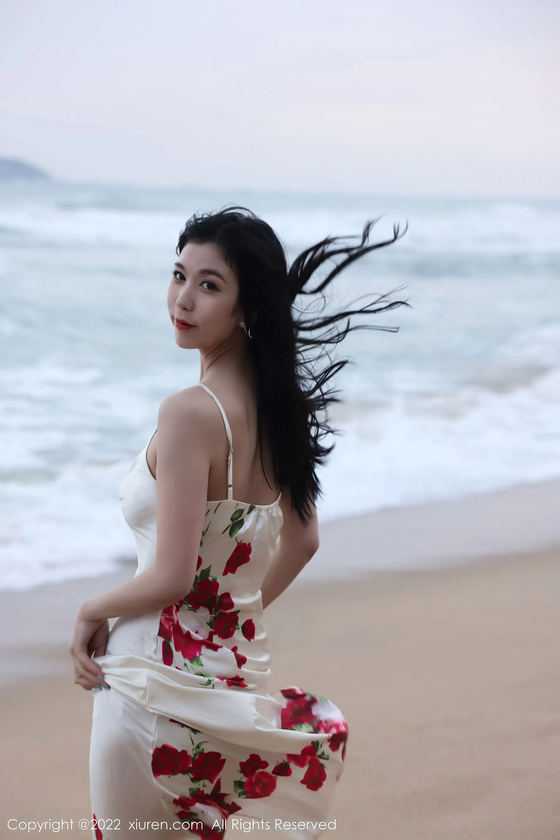  秀人网 No.4915 李雅柔182CM 海边美女性感写真第3张